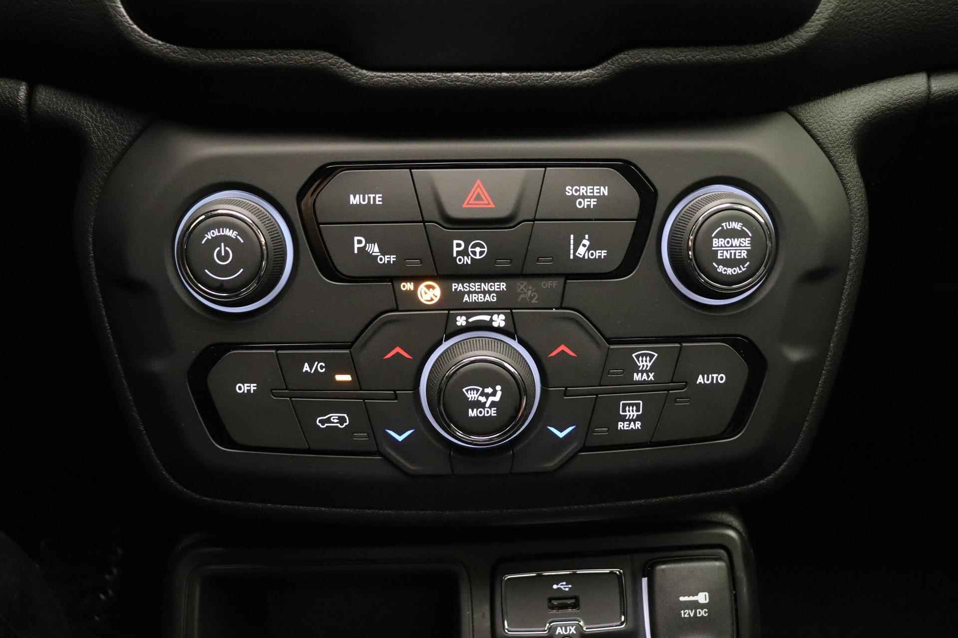 Jeep Renegade 1.5T e-Hybrid Altitude | Navigatie | Panoramadak | Lederen bekleding | Stoelverwarming | 19'' lichtmetalen velgen | Keyless | Camera - 24/46
