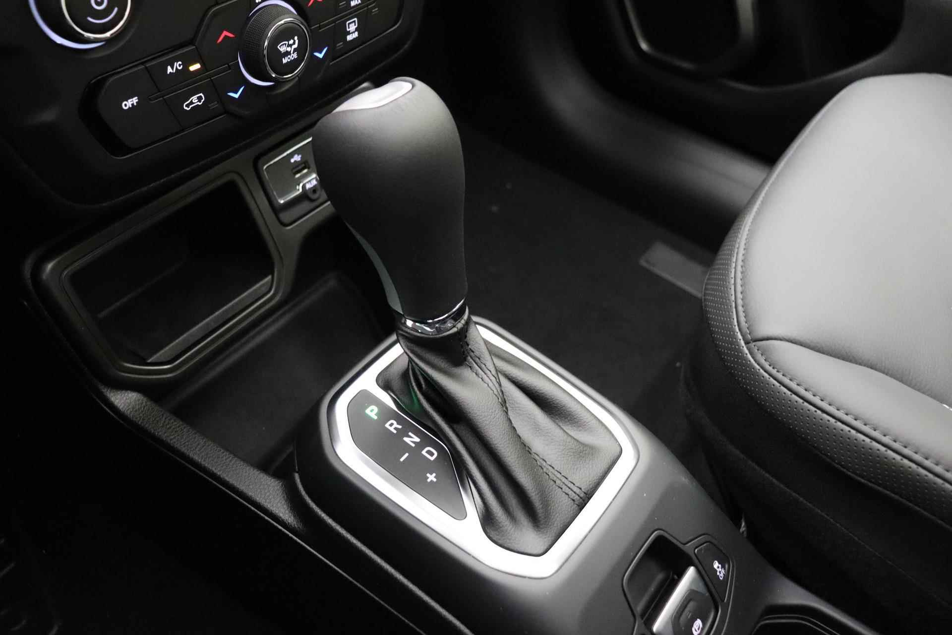 Jeep Renegade 1.5T e-Hybrid Altitude | Navigatie | Panoramadak | Lederen bekleding | Stoelverwarming | 19'' lichtmetalen velgen | Keyless | Camera - 34/46