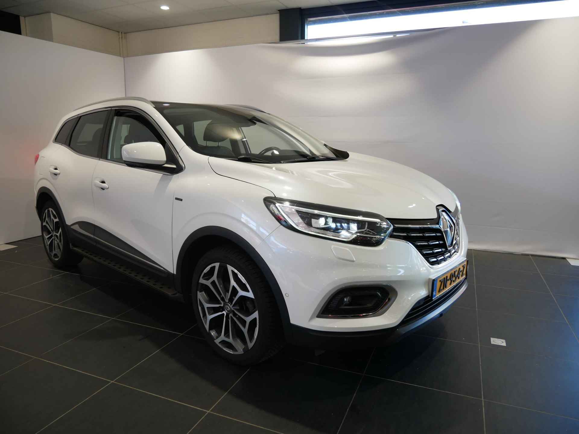 Renault Kadjar 1.3 TCe Black Edition Panorama dak| Bose | Trekhaak| Side steps| Alcantara-Leer | Metallic lak - 3/34