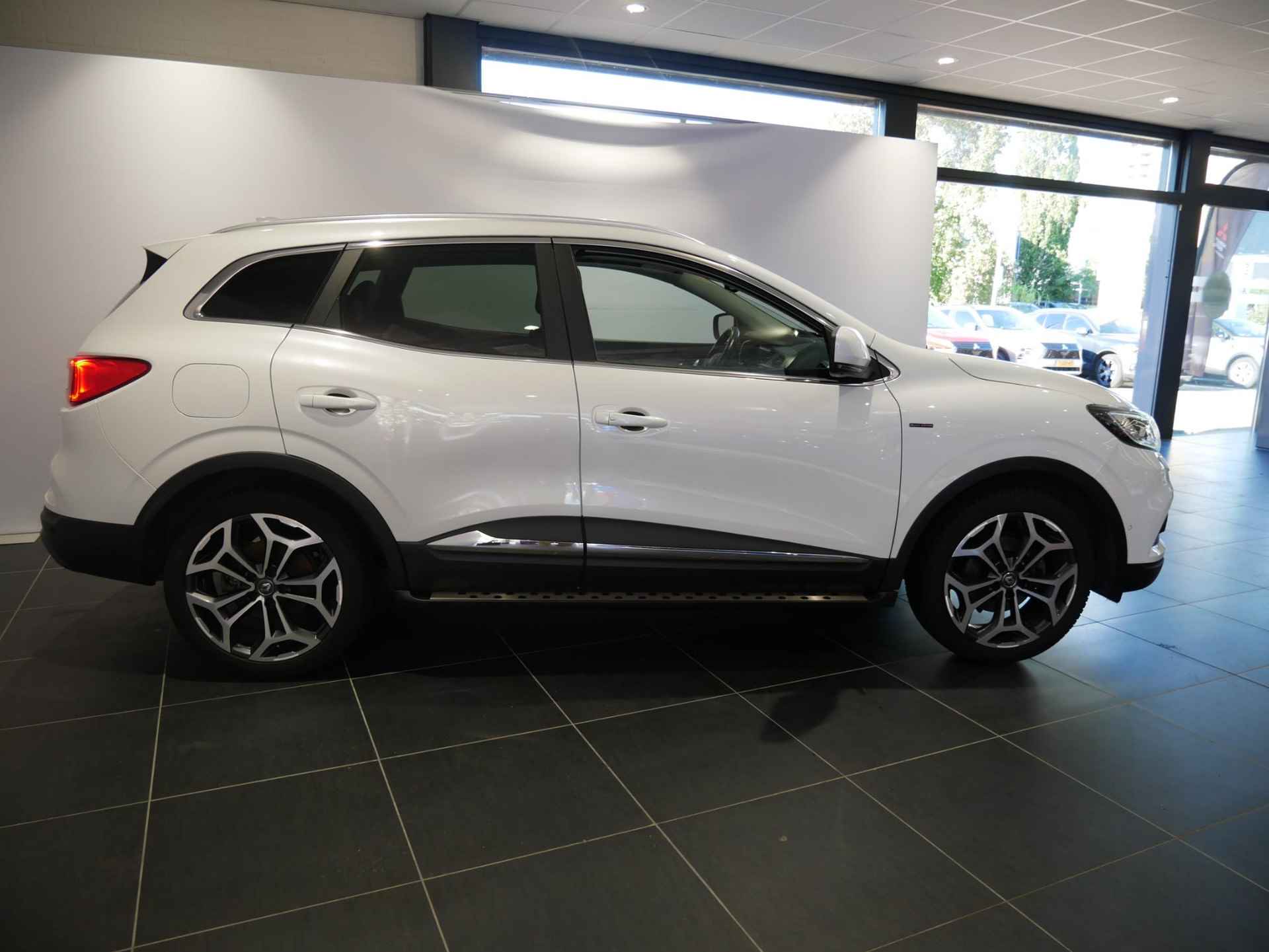 Renault Kadjar 1.3 TCe Black Edition Panorama dak| Bose | Trekhaak| Side steps| Alcantara-Leer | Metallic lak - 5/34