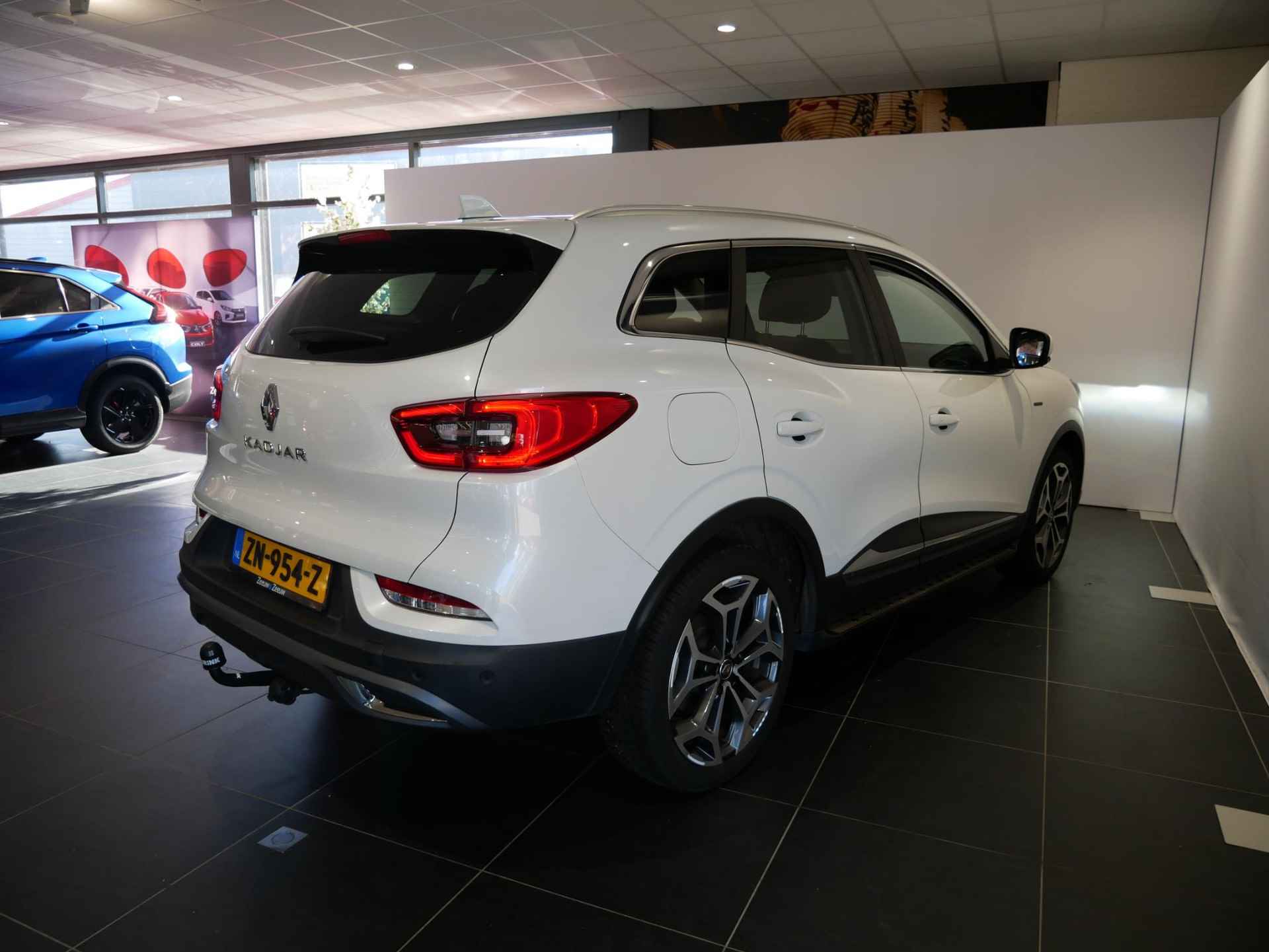 Renault Kadjar 1.3 TCe Black Edition Panorama dak| Bose | Trekhaak| Side steps| Alcantara-Leer | Metallic lak - 6/34