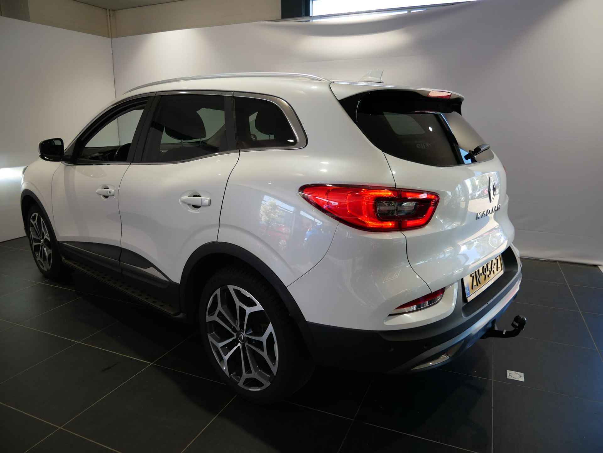 Renault Kadjar 1.3 TCe Black Edition Panorama dak| Bose | Trekhaak| Side steps| Alcantara-Leer | Metallic lak - 8/34