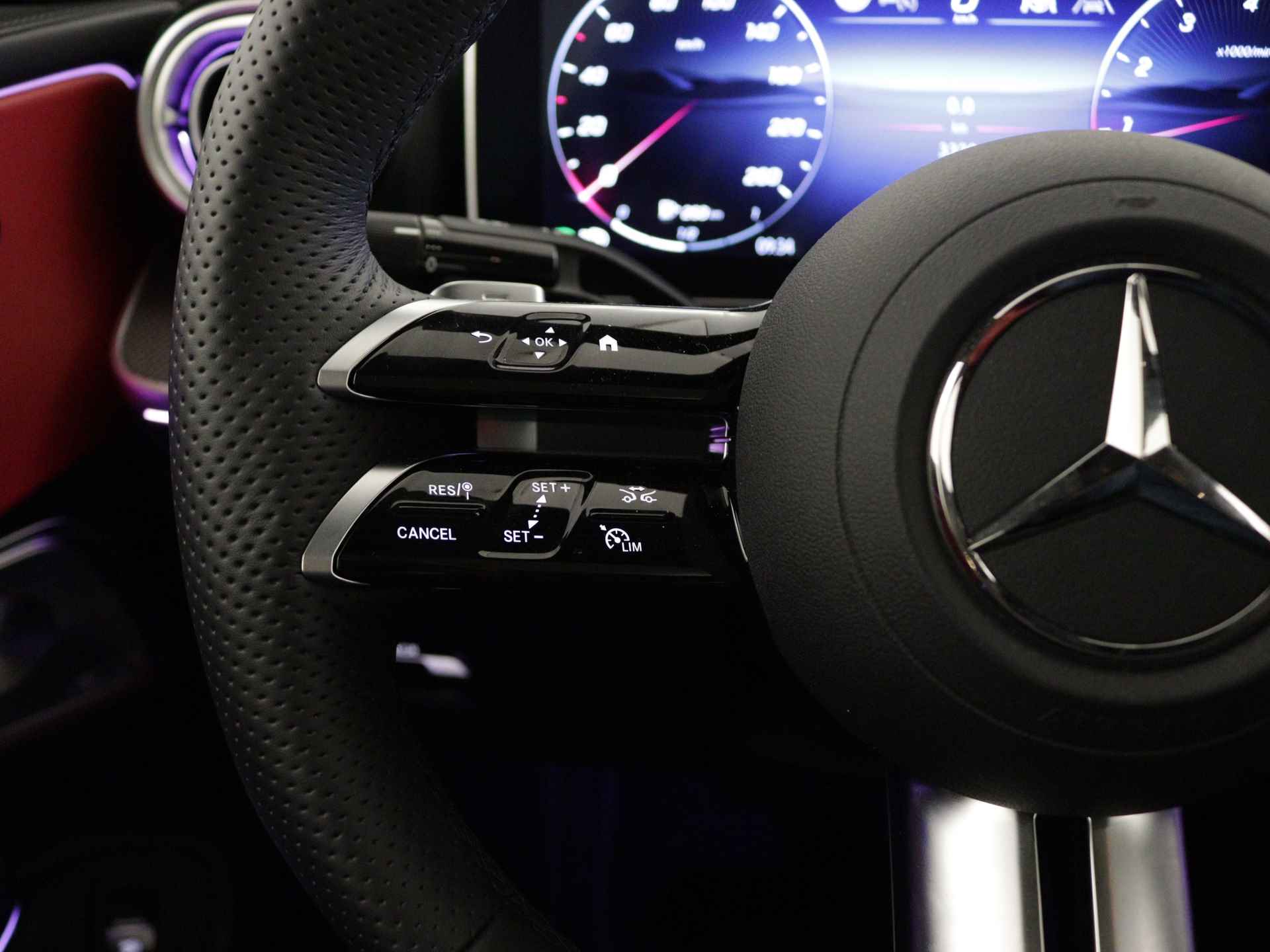 Mercedes-Benz CLE Coupé 300 4MATIC AMG Line | Grafiet grijs magno | 360° camera | Rijassistentiepakket plus |  Head-up display | Inclusief 24 maanden Mercedes-Benz Certified garantie voor Europa. - 24/45
