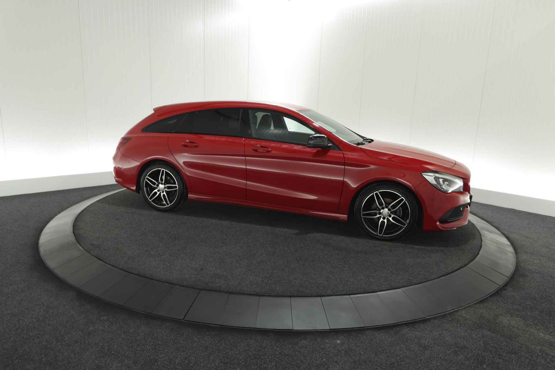 Mercedes-Benz CLA-klasse Shooting Brake 180 AMG Night Edition Plus | Parkeersensoren | Navigatie | 18 Inch Lichtmetalen Velgen - 8/66