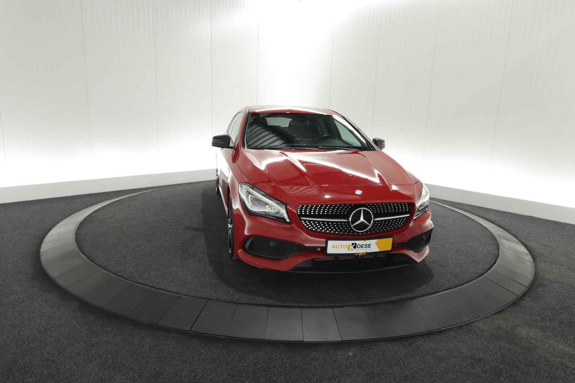 Mercedes-Benz CLA-klasse Shooting Brake 180 AMG Night Edition Plus | Parkeersensoren | Navigatie | 18 Inch Lichtmetalen Velgen - 64/66