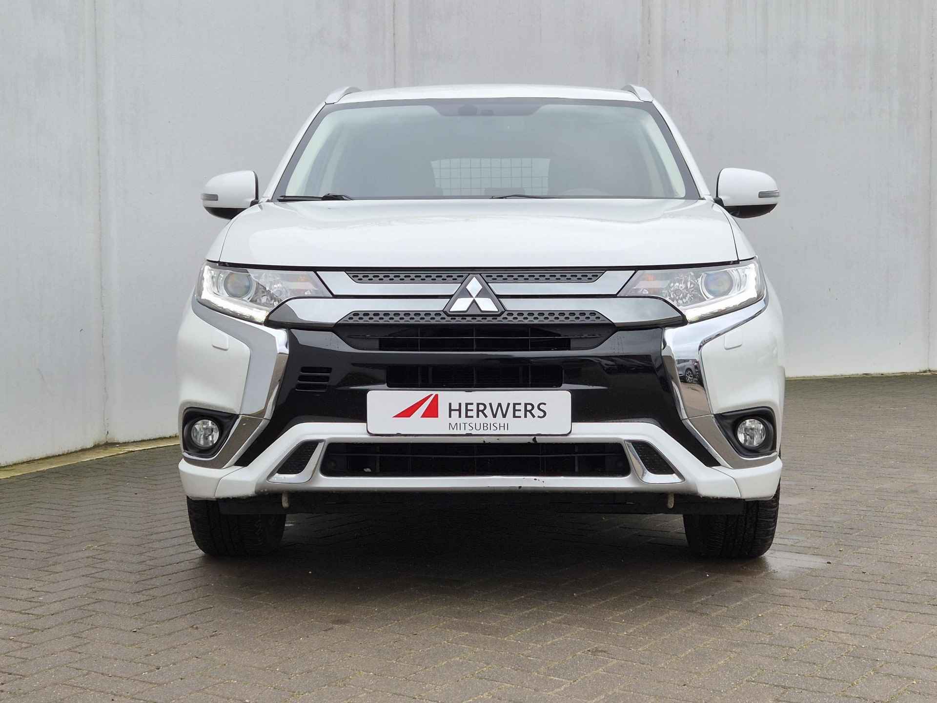 Mitsubishi Outlander 2.4 PHEV Intense Automaat / Dealer onderhouden / Afneembare trekhaak (1.500 kg) / Apple Carplay Android Auto / / Lichtmetalen wielen 18“ / Achteruitrijcamera / - 48/50