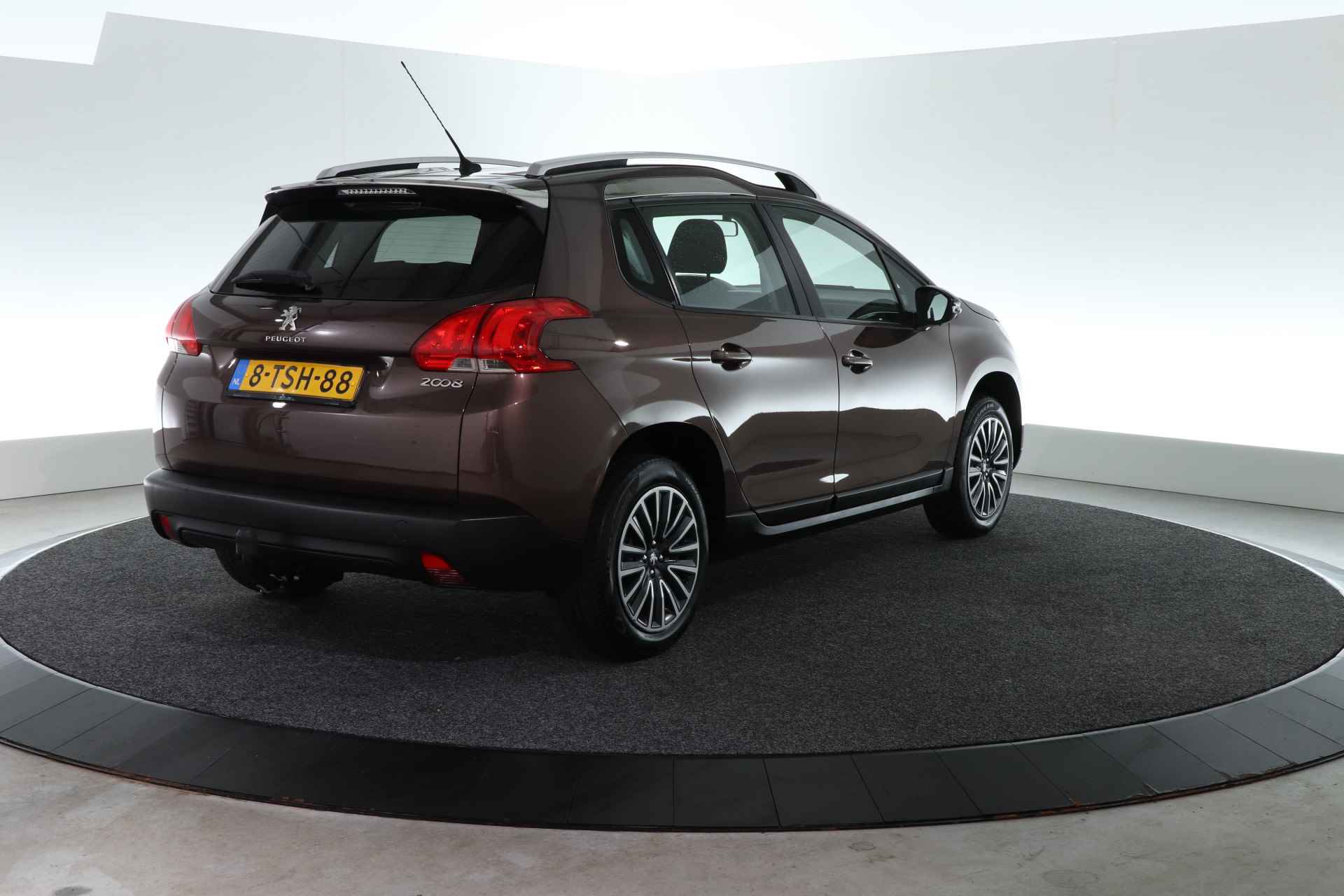 Peugeot 2008 1.2 VTi Active Pack Premium / TREKHAAK / PANO-DAK / - 2/29