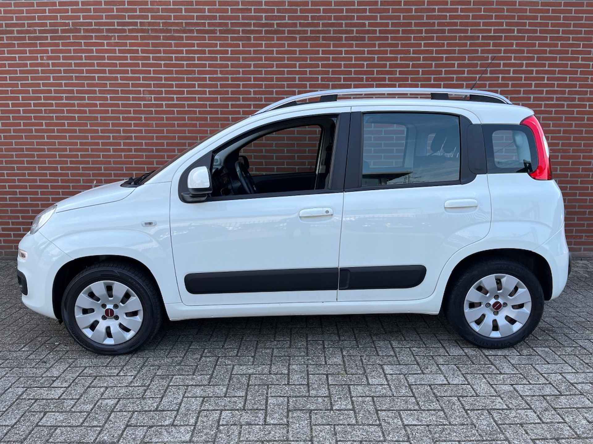 FIAT Panda 0.9 TWINAIR LOUNGE AIRCO BLUETOOTH STOEL IN HOOGTE VERST PDC - 2/23