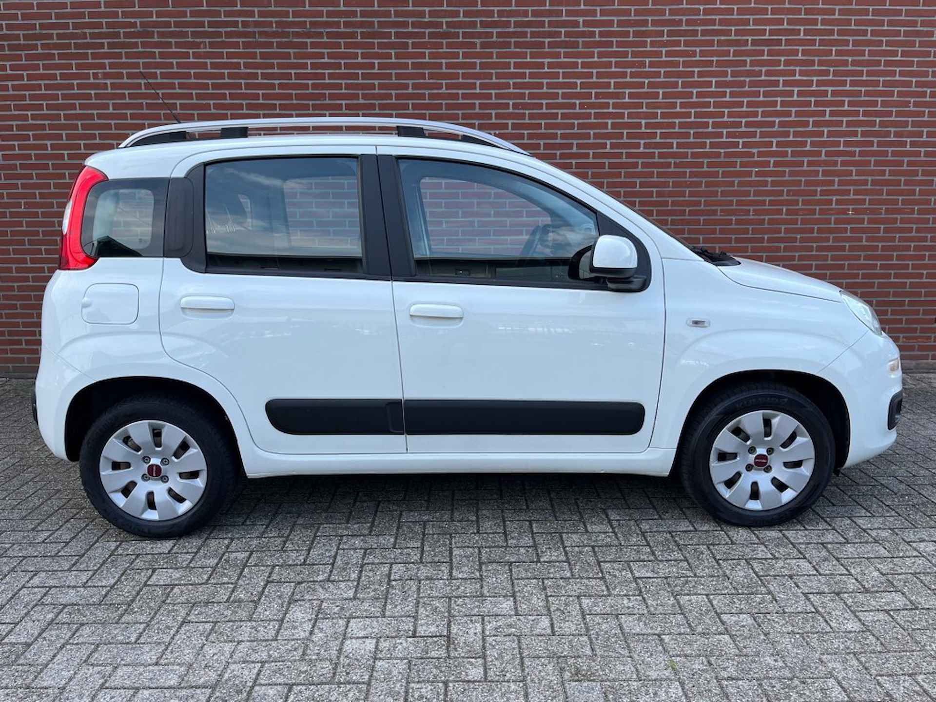 FIAT Panda 0.9 TWINAIR LOUNGE AIRCO BLUETOOTH STOEL IN HOOGTE VERST PDC - 22/23