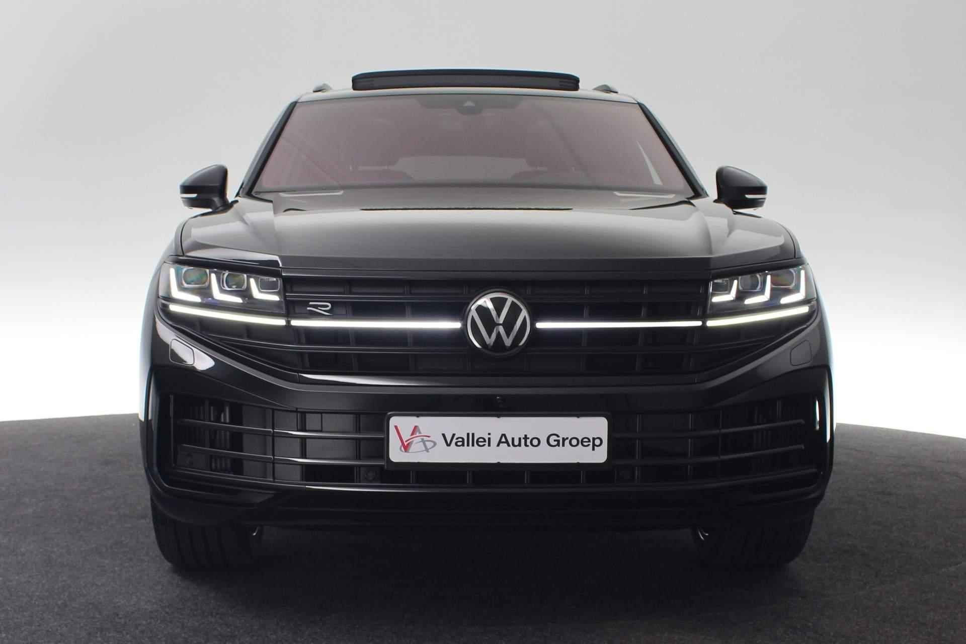 Volkswagen Touareg 3.0 TSI e-Hybrid 462PK DSG R | Pano | HUD | Matrix LED | 360 Camera | Leder | Trekhaak | Standkachel | Luchtvering | 22 inch - 27/59