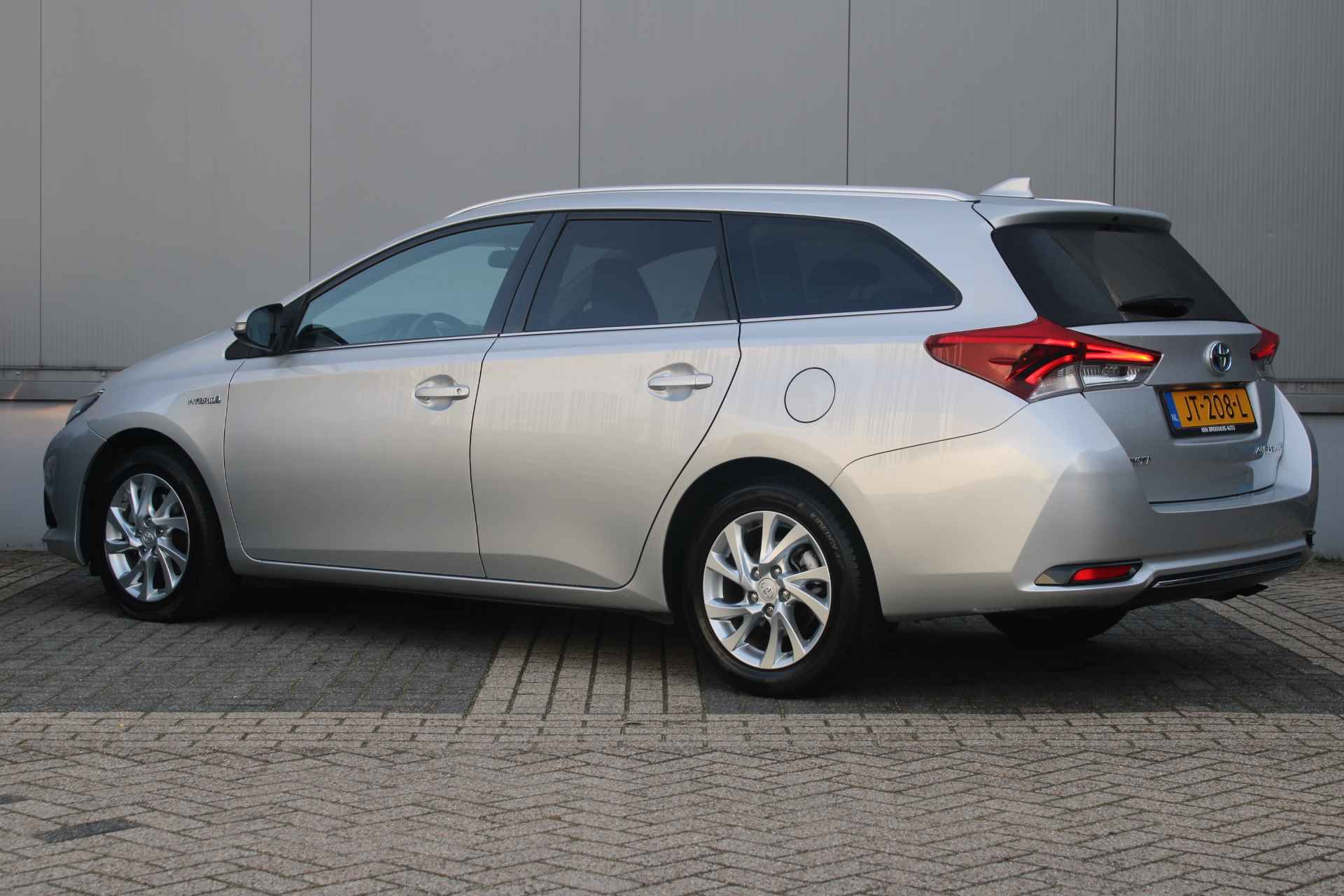 Toyota Auris Auris 1.8 Hybrid | CAMERA | CLIMATE | NAVIGATIE | PANORAMADAK | - 4/35