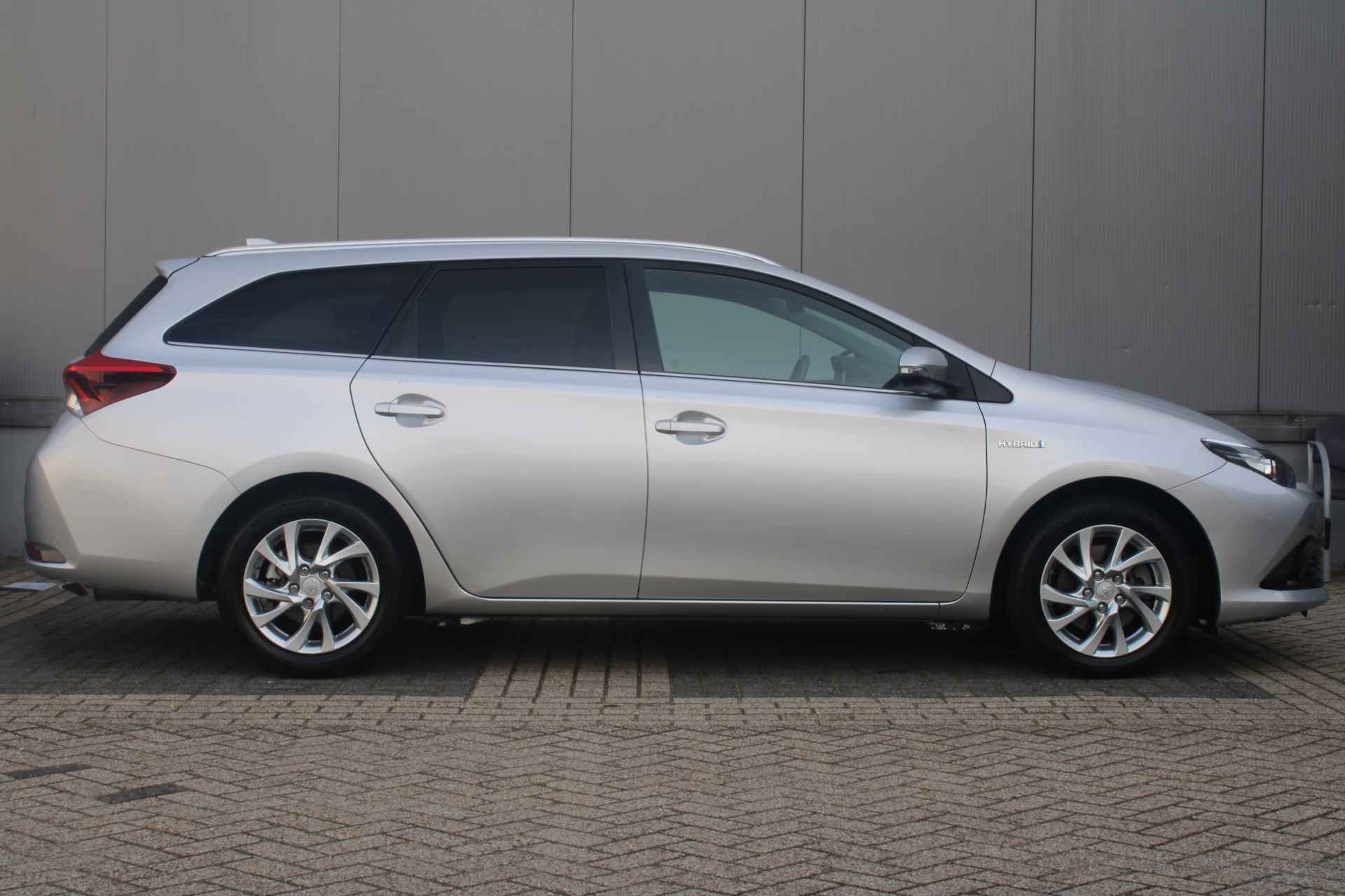 Toyota Auris Auris 1.8 Hybrid | CAMERA | CLIMATE | NAVIGATIE | PANORAMADAK | - 7/35