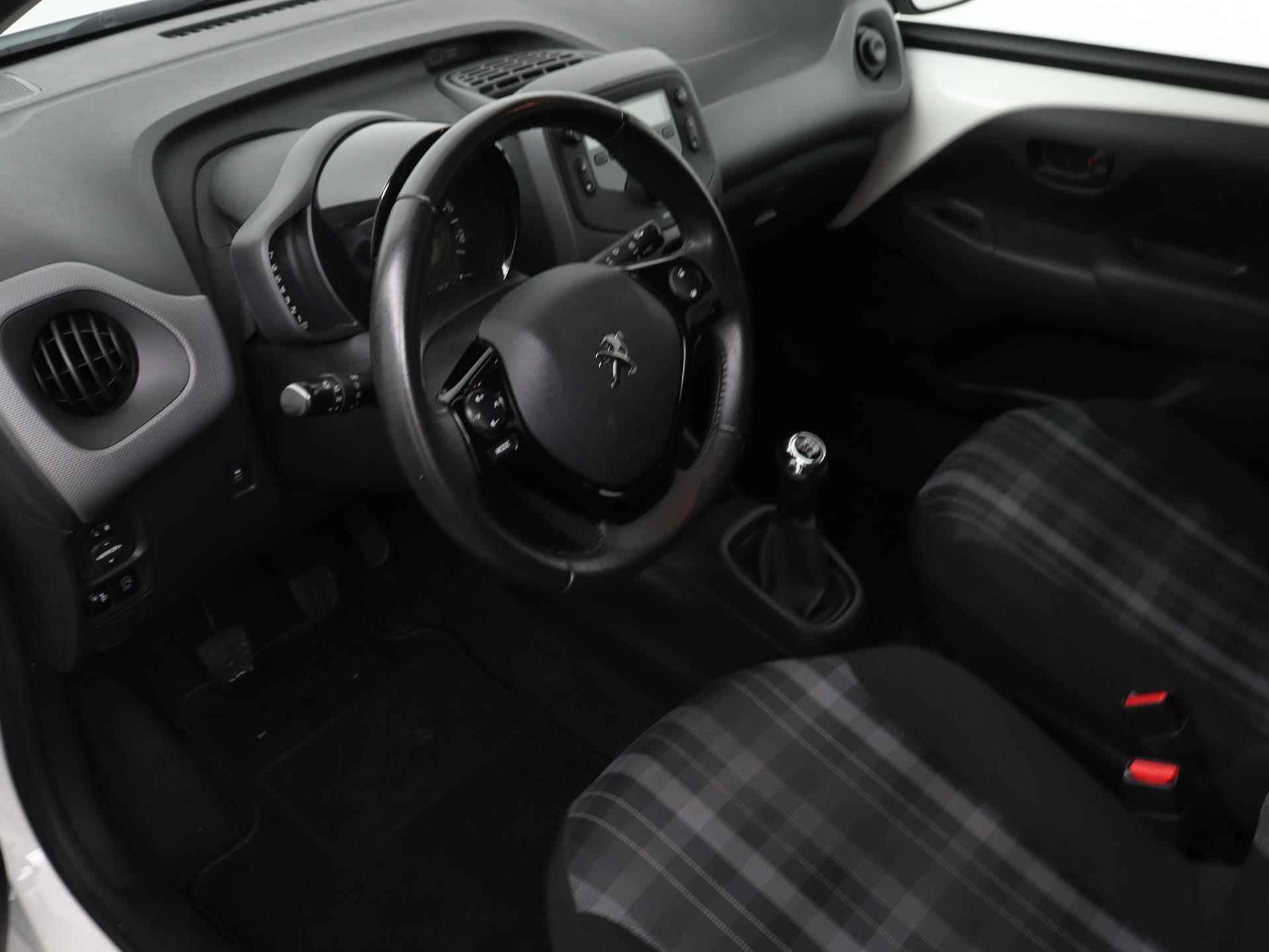 Peugeot 108 Active 72pk | Airco | Bluetooth | Donker getint glas | Dealeronderhouden | Lage kilometerstand | Zuinig en voordelig autorijden! | - 11/30
