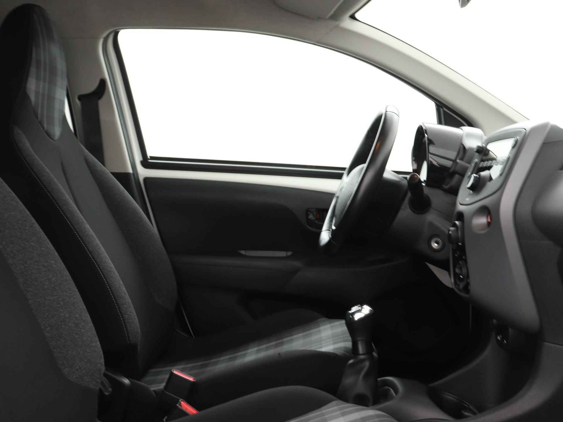 Peugeot 108 Active 72pk | Airco | Bluetooth | Donker getint glas | Dealeronderhouden | Lage kilometerstand | Zuinig en voordelig autorijden! | - 14/30