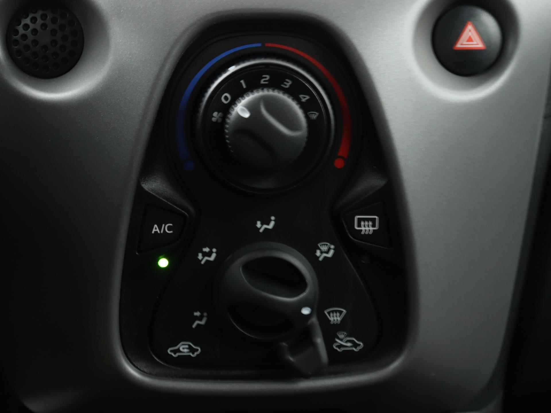 Peugeot 108 Active 72pk | Airco | Bluetooth | Donker getint glas | Dealeronderhouden | Lage kilometerstand | Zuinig en voordelig autorijden! | - 22/30