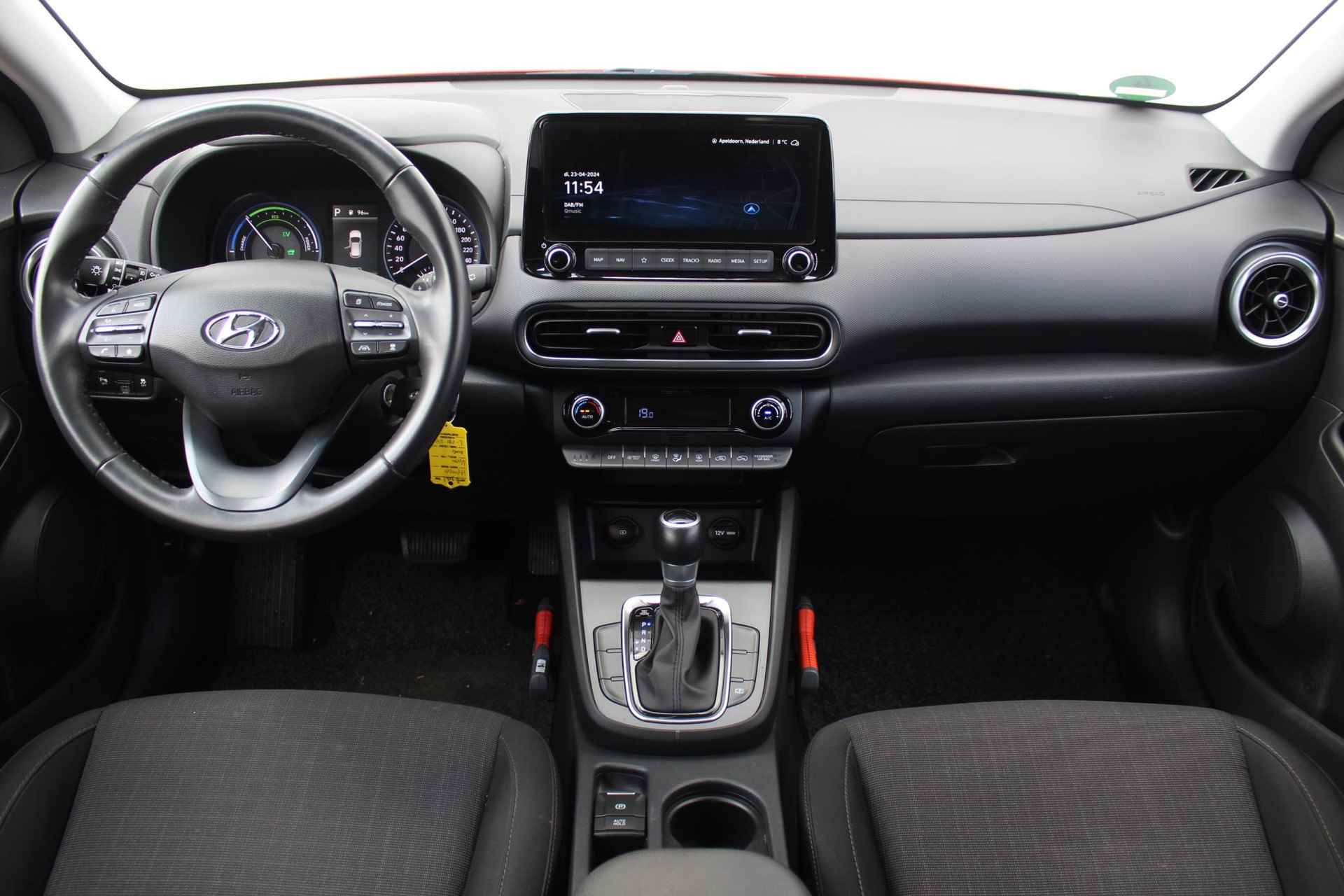 Hyundai Kona 1.6 GDI HEV Comfort Smart / Navigatie + Apple Carplay/Android Auto / Cruise Control Adaptief / Achteruitrijcamera / Climate Control / Bluetooth / - 2/42