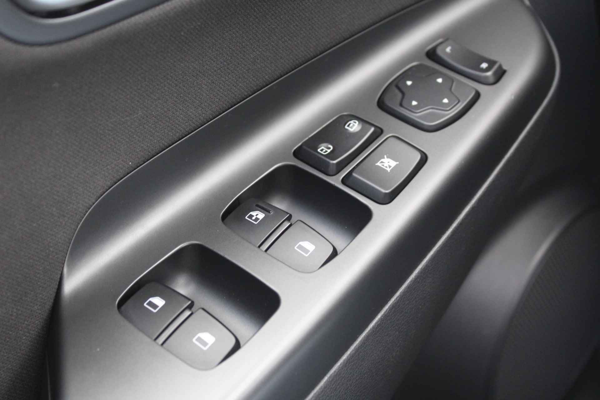 Hyundai Kona 1.6 GDI HEV Comfort Smart / Navigatie + Apple Carplay/Android Auto / Cruise Control Adaptief / Achteruitrijcamera / Climate Control / Bluetooth / - 14/42