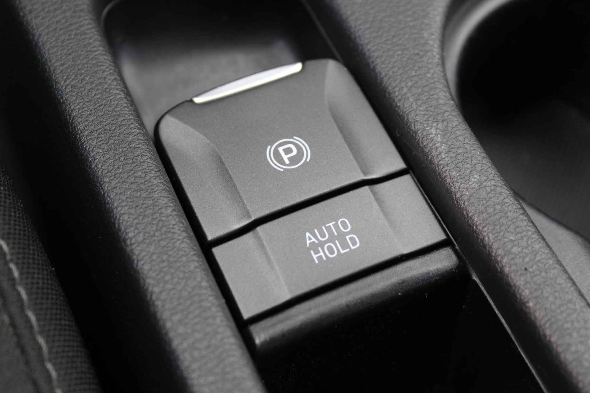 Hyundai Kona 1.6 GDI HEV Comfort Smart / Navigatie + Apple Carplay/Android Auto / Cruise Control Adaptief / Achteruitrijcamera / Climate Control / Bluetooth / - 30/42