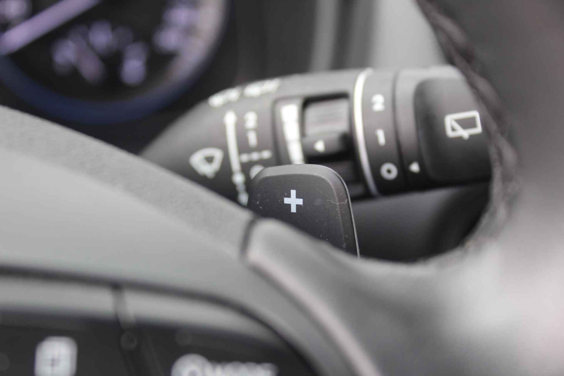 Hyundai Kona 1.6 GDI HEV Comfort Smart / Navigatie + Apple Carplay/Android Auto / Cruise Control Adaptief / Achteruitrijcamera / Climate Control / Bluetooth / - 32/42