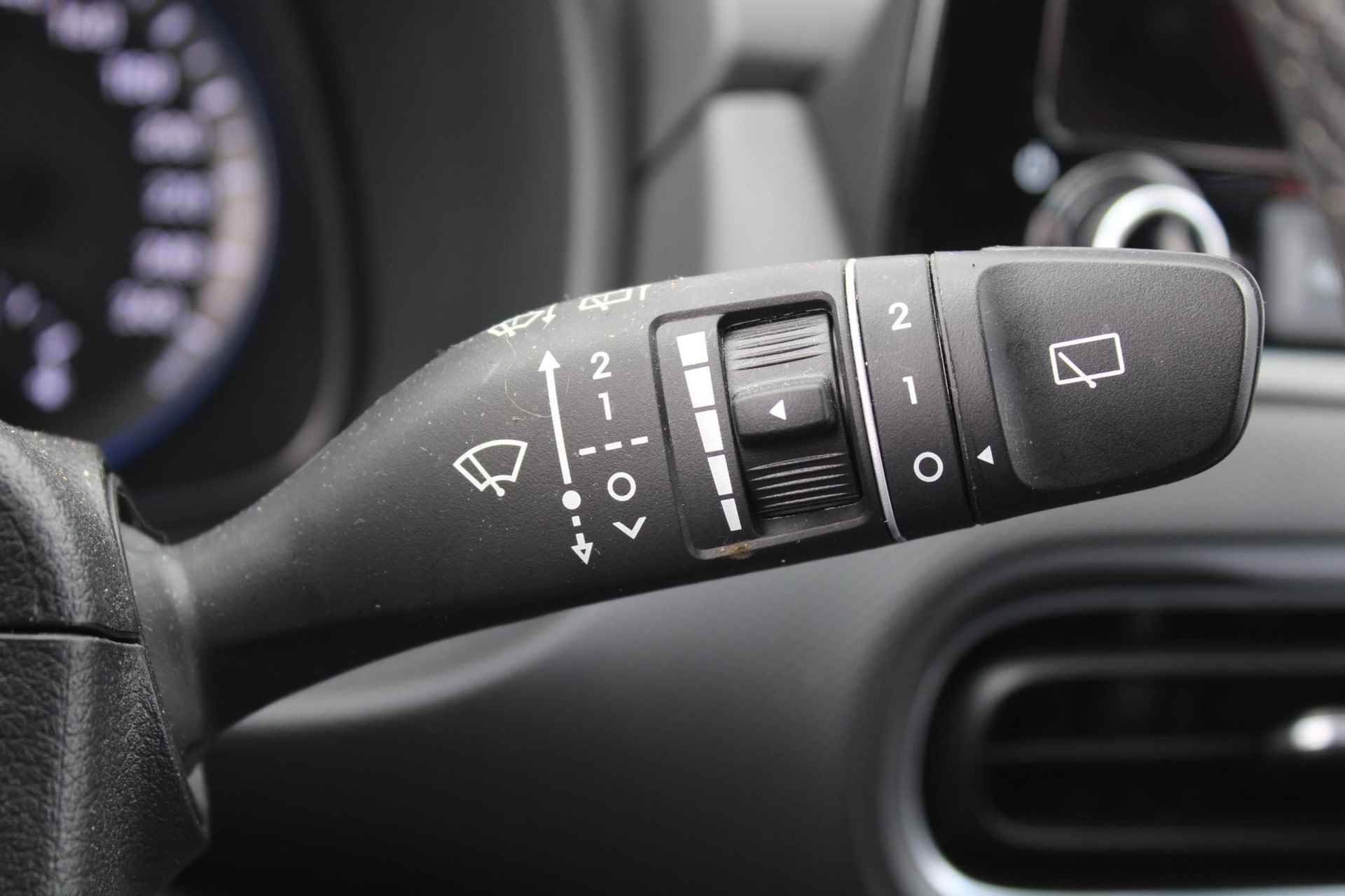 Hyundai Kona 1.6 GDI HEV Comfort Smart / Navigatie + Apple Carplay/Android Auto / Cruise Control Adaptief / Achteruitrijcamera / Climate Control / Bluetooth / - 33/42