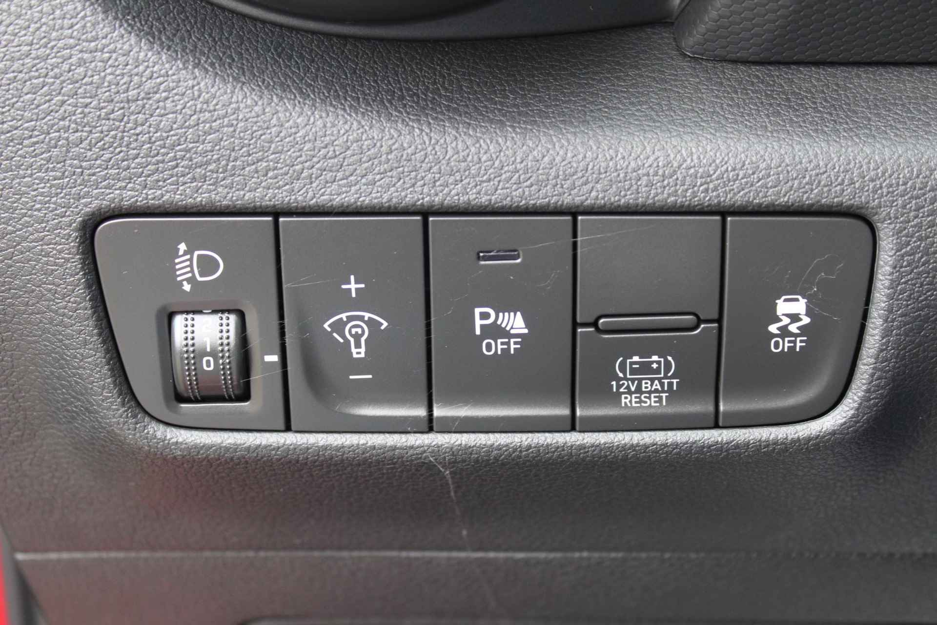 Hyundai Kona 1.6 GDI HEV Comfort Smart / Navigatie + Apple Carplay/Android Auto / Cruise Control Adaptief / Achteruitrijcamera / Climate Control / Bluetooth / - 35/42