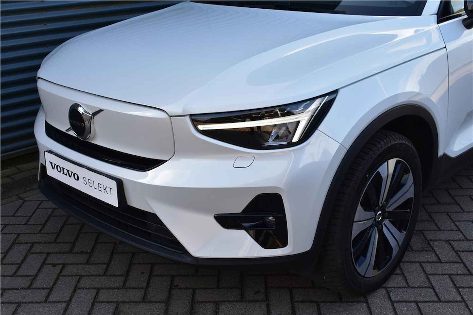 Volvo C40 Recharge Plus | Stoelverwarming | Keyless | Dodehoek | Adaptieve Cruise control | Achteruitrijcamera | - 15/18