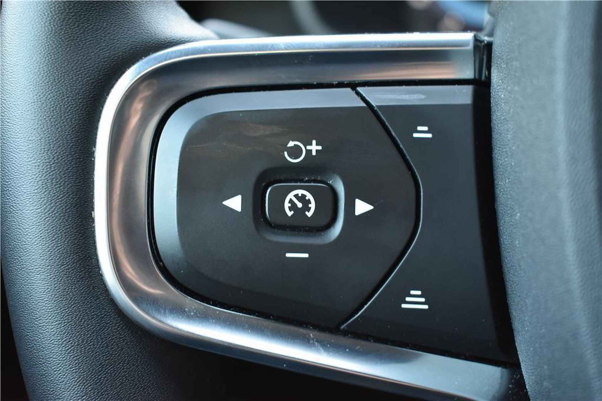 Volvo C40 Recharge Plus | Stoelverwarming | Keyless | Dodehoek | Adaptieve Cruise control | Achteruitrijcamera | - 18/18