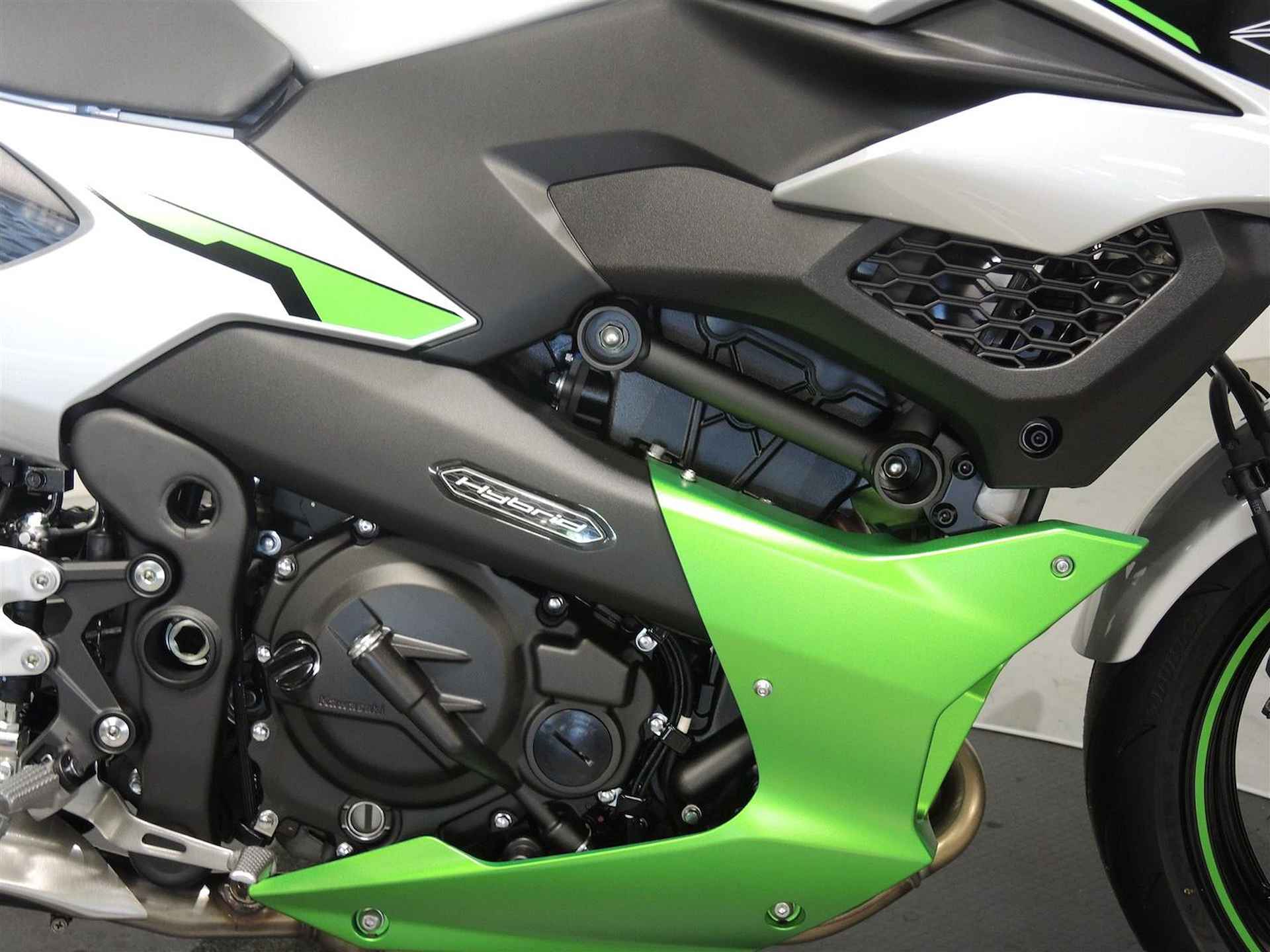 Kawasaki Z 7 Hybrid - 2024 - 6/16