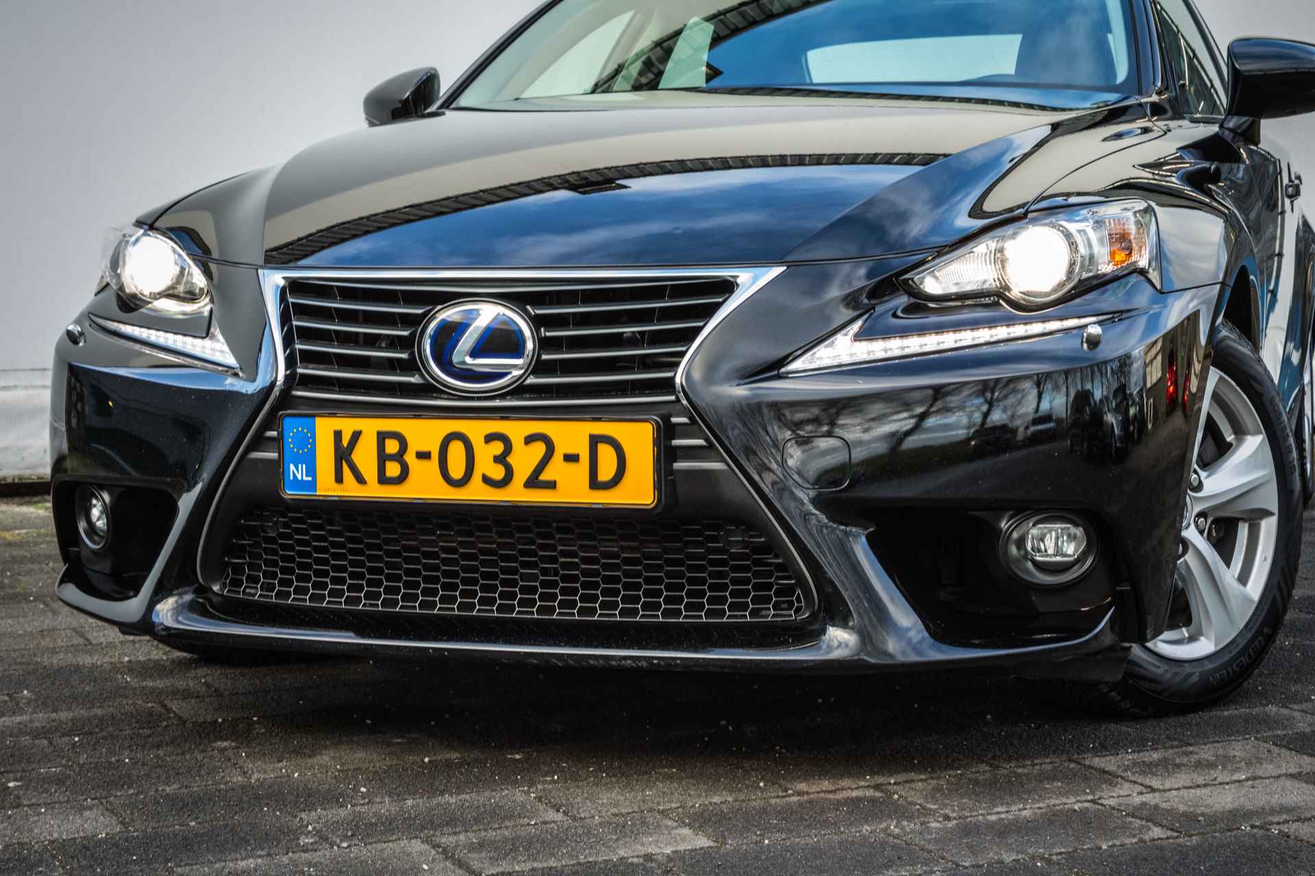 Lexus IS 300h Aut. Navigatie/ Cruise control/ Climate control/ Tel. bluetooth/ Xenon - 2/38