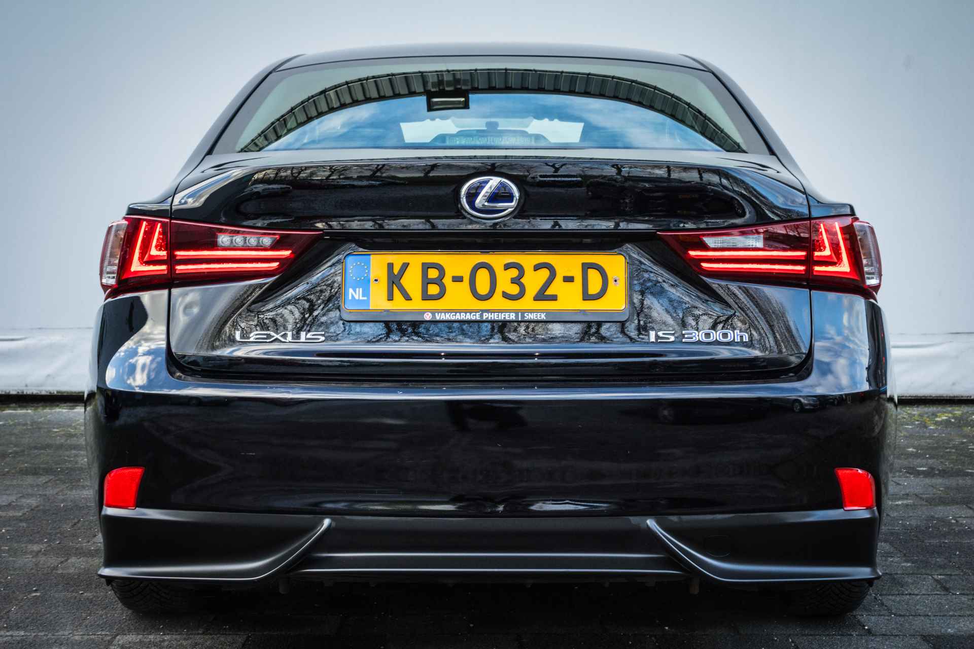 Lexus IS 300h Aut. Navigatie/ Cruise control/ Climate control/ Tel. bluetooth/ Xenon - 8/38