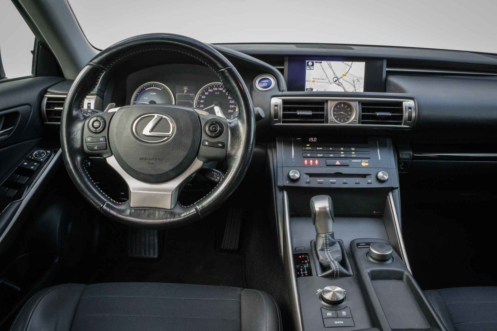 Lexus IS 300h Aut. Navigatie/ Cruise control/ Climate control/ Tel. bluetooth/ Xenon - 15/38