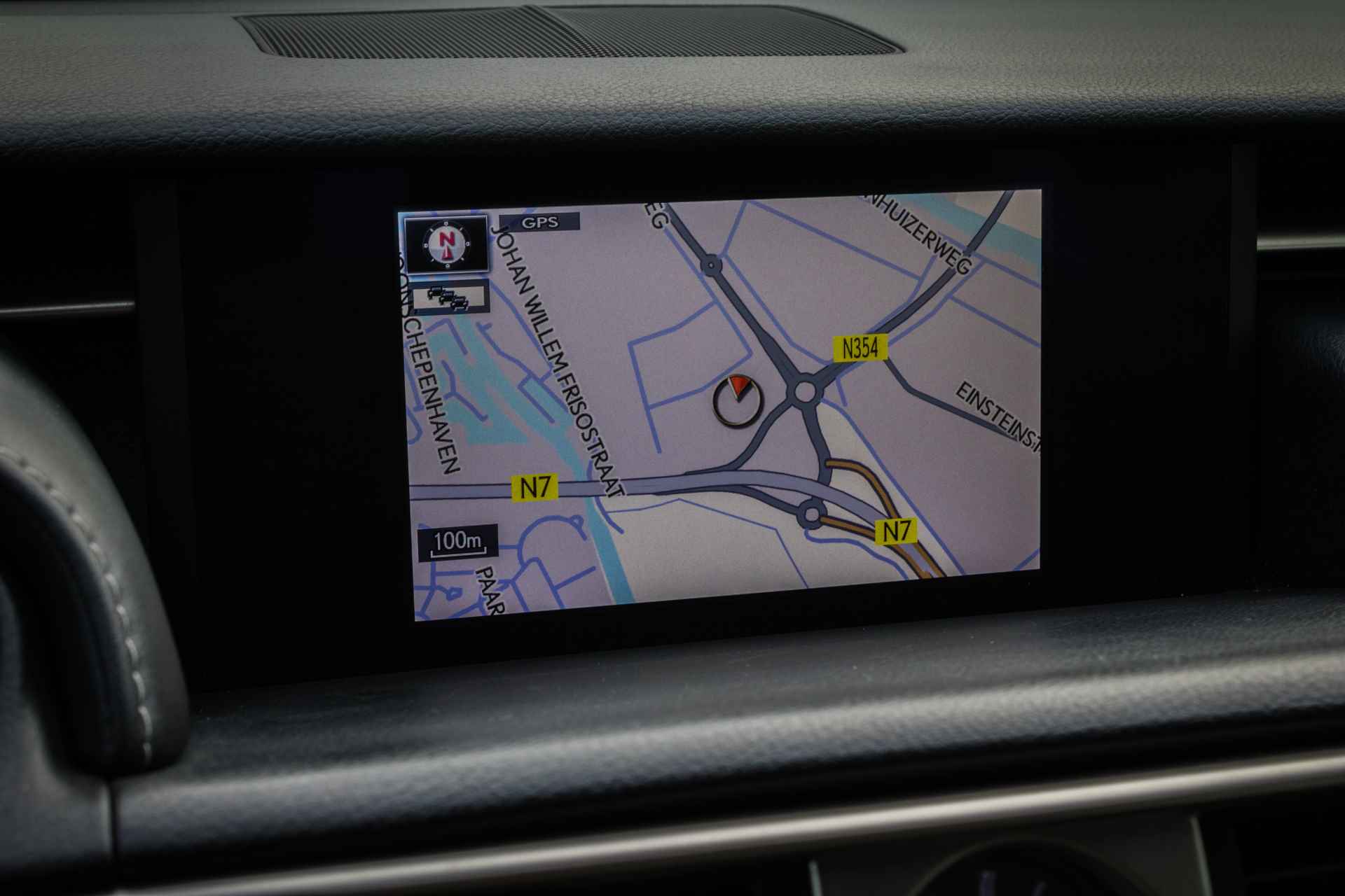 Lexus IS 300h Aut. Navigatie/ Cruise control/ Climate control/ Tel. bluetooth/ Xenon - 16/38