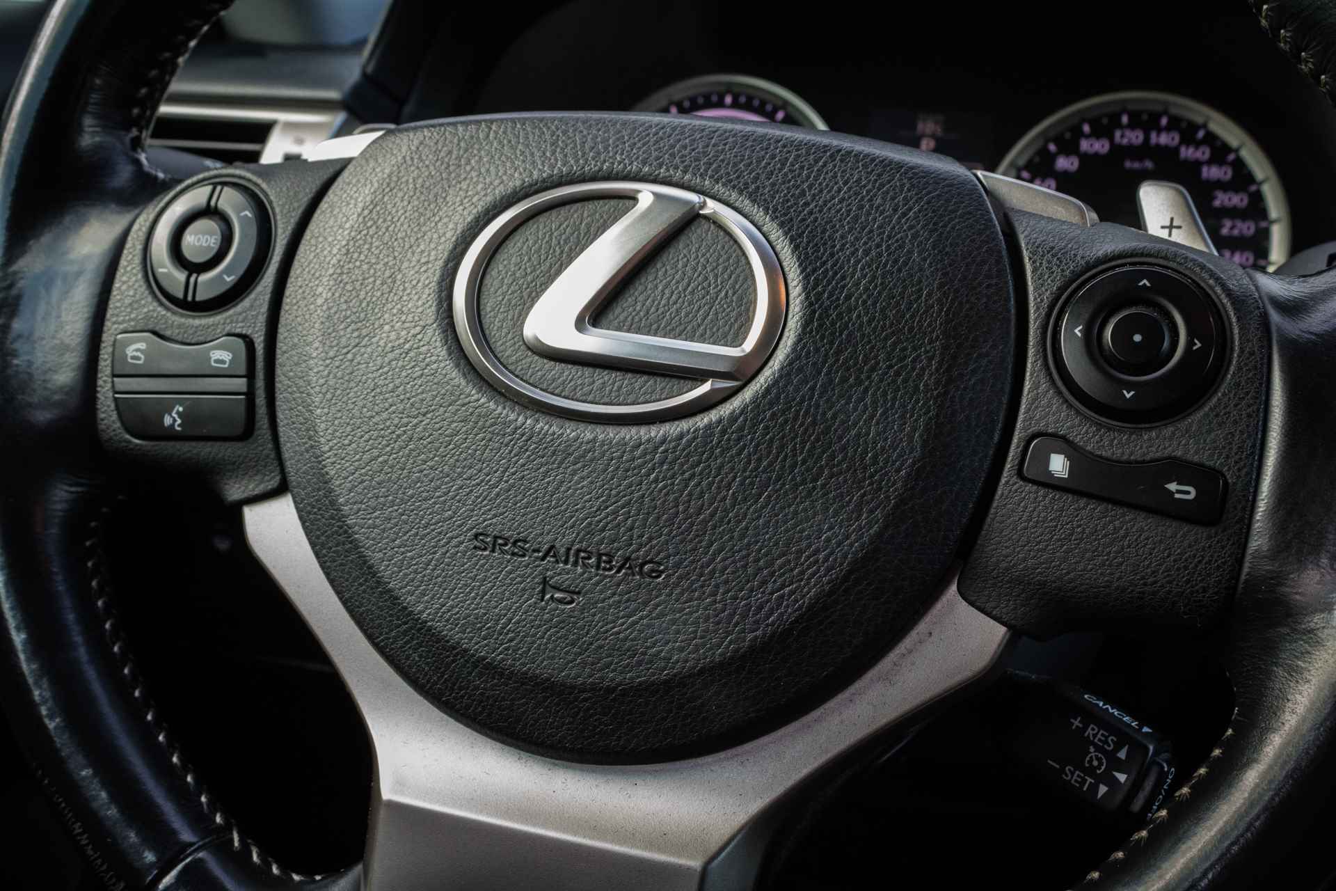 Lexus IS 300h Aut. Navigatie/ Cruise control/ Climate control/ Tel. bluetooth/ Xenon - 36/38