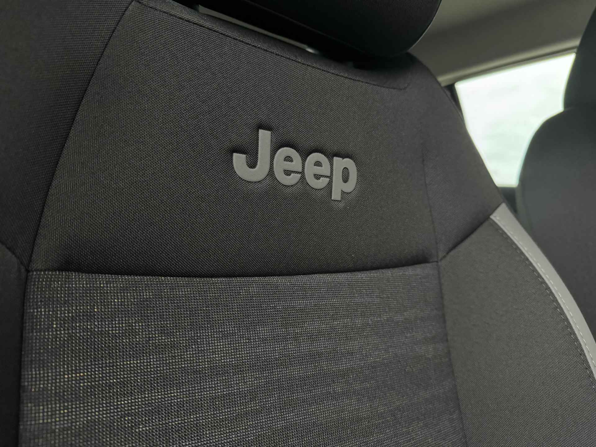 Jeep Avenger Longitude Business Pack 54kWh | €2.000,- SEPP | Sensoren Achter | Cruise Control | Carplay | Navi - 21/39