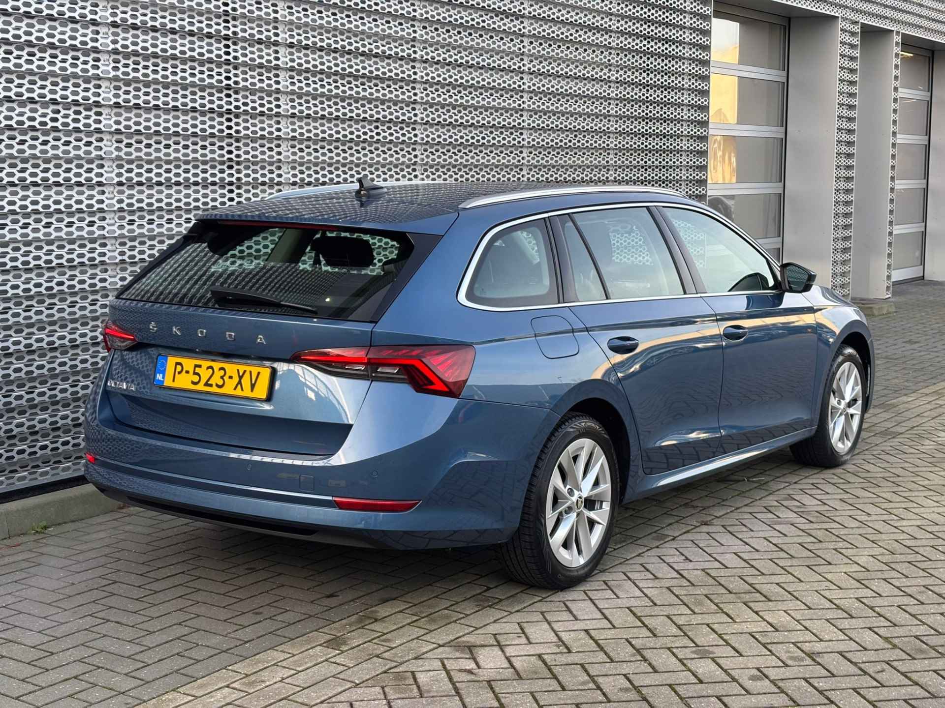 Škoda Octavia Combi 1.5 TSI First Edition / Stoelverwarming / Achteruitrijcamera / Keyless Entry-Start / Navigatie / App-Connect ** - 8/32