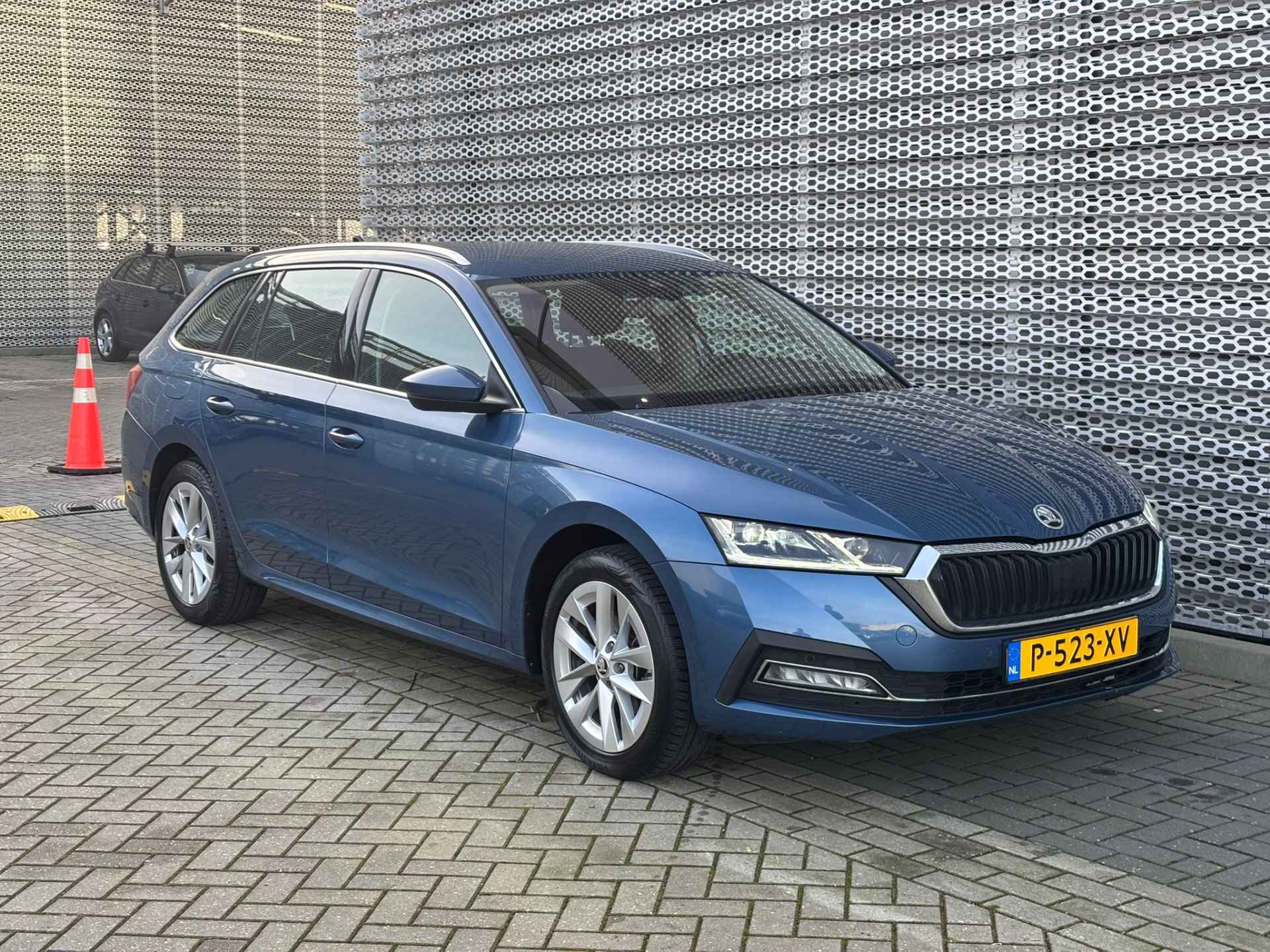 Škoda Octavia Combi 1.5 TSI First Edition / Stoelverwarming / Achteruitrijcamera / Keyless Entry-Start / Navigatie / App-Connect ** - 10/32