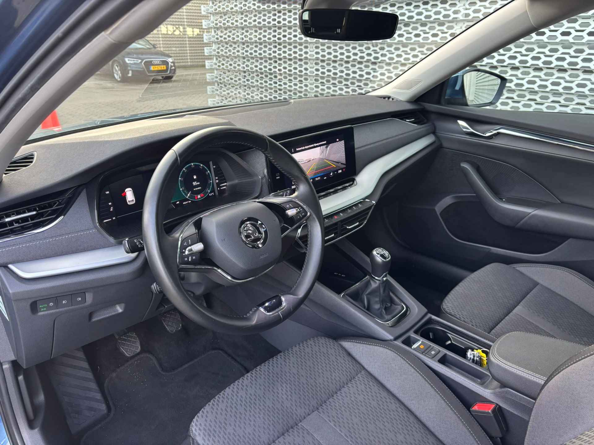 Škoda Octavia Combi 1.5 TSI First Edition / Stoelverwarming / Achteruitrijcamera / Keyless Entry-Start / Navigatie / App-Connect ** - 12/32