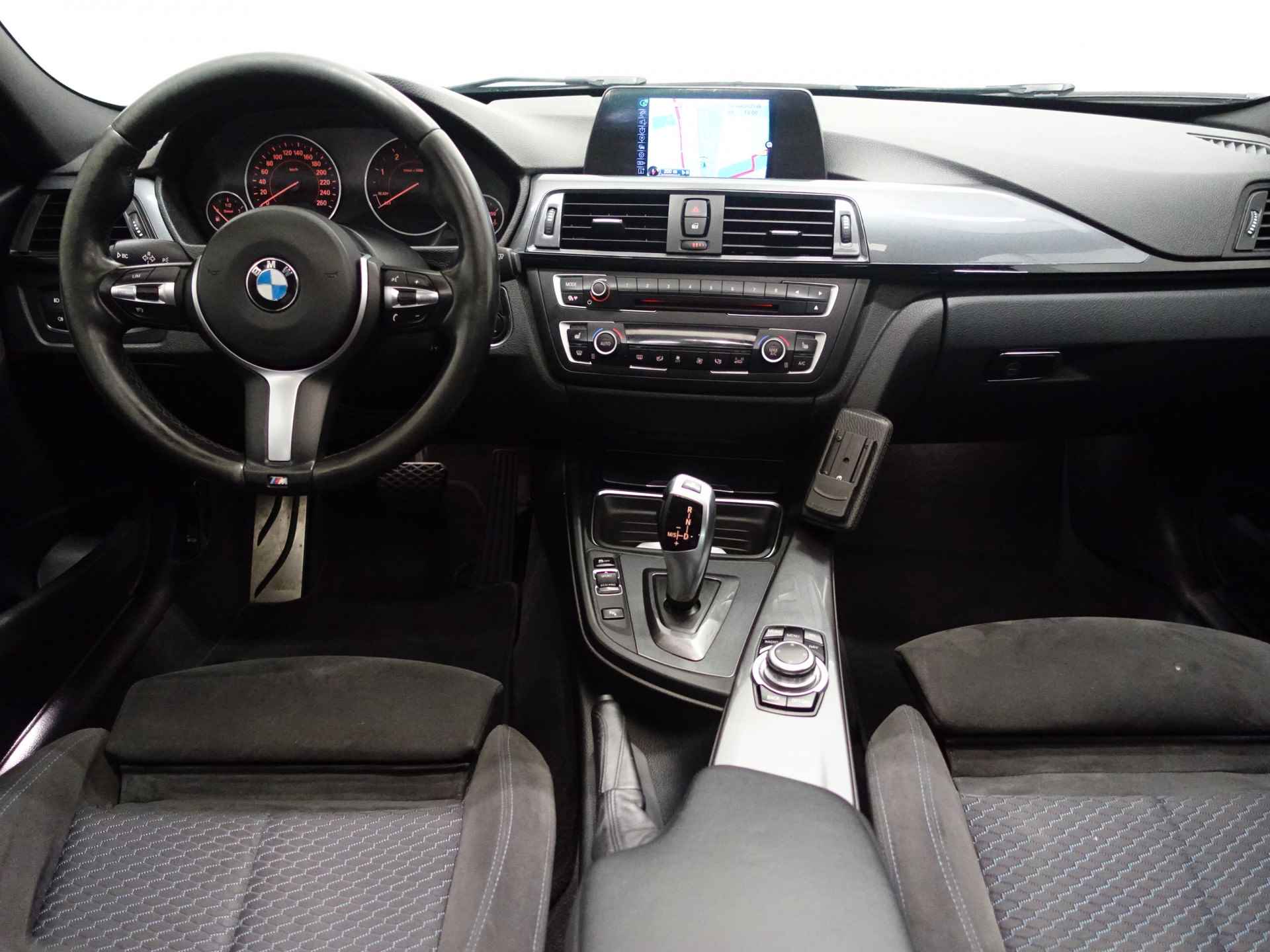 BMW 3 Serie Touring 330d xDrive 259pk M Performance Aut8- Panodak, Sport Interieur, Xenon led, Stoelverwarming, Dynamic Select - 7/34