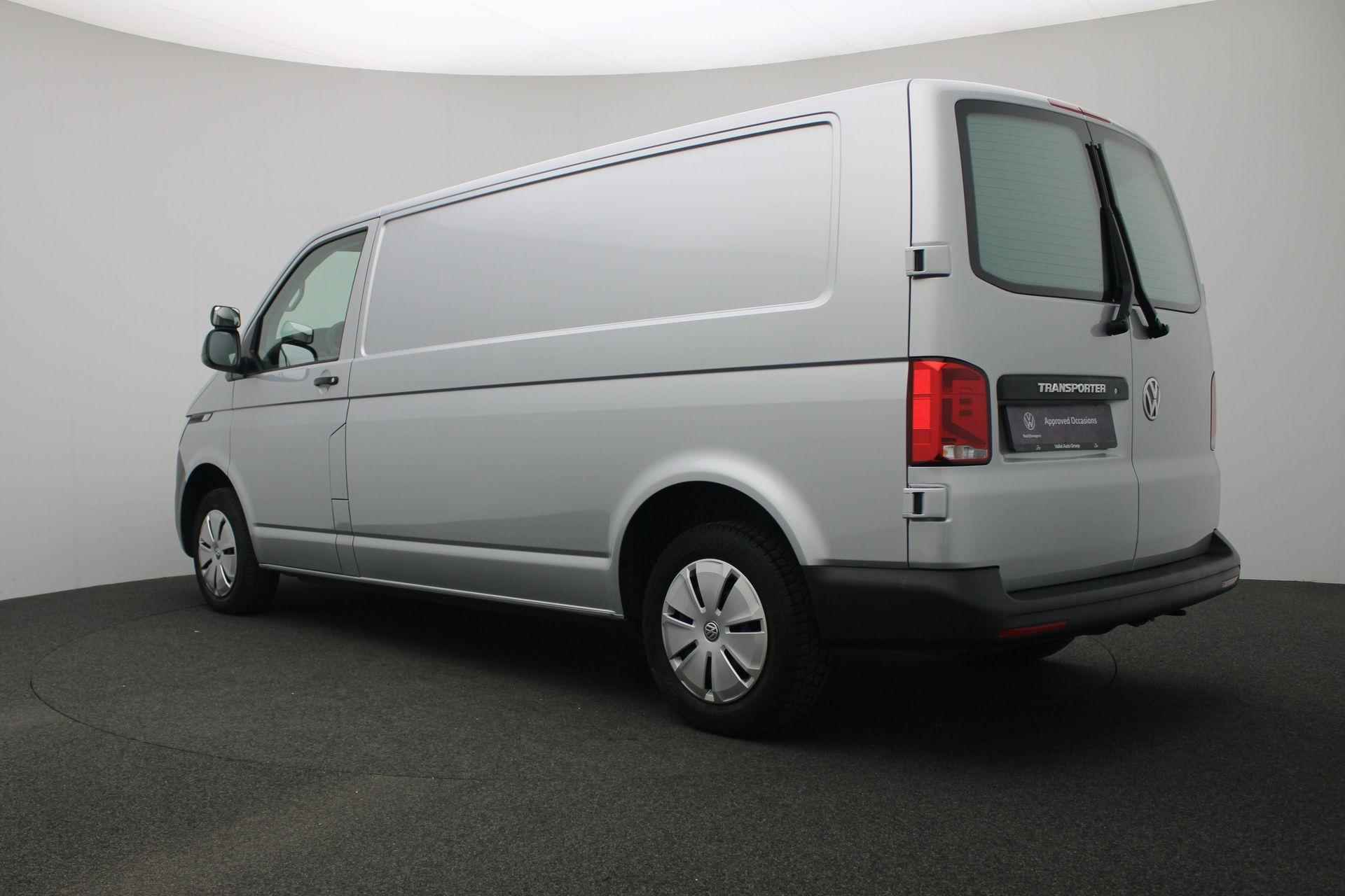 Volkswagen Transporter 2.0 TDI 150 pk L2H1 28 Comfortline | 3-zits | Parkeersensoren achter | Navigatie | Apple Carplay / Android Auto - 23/28