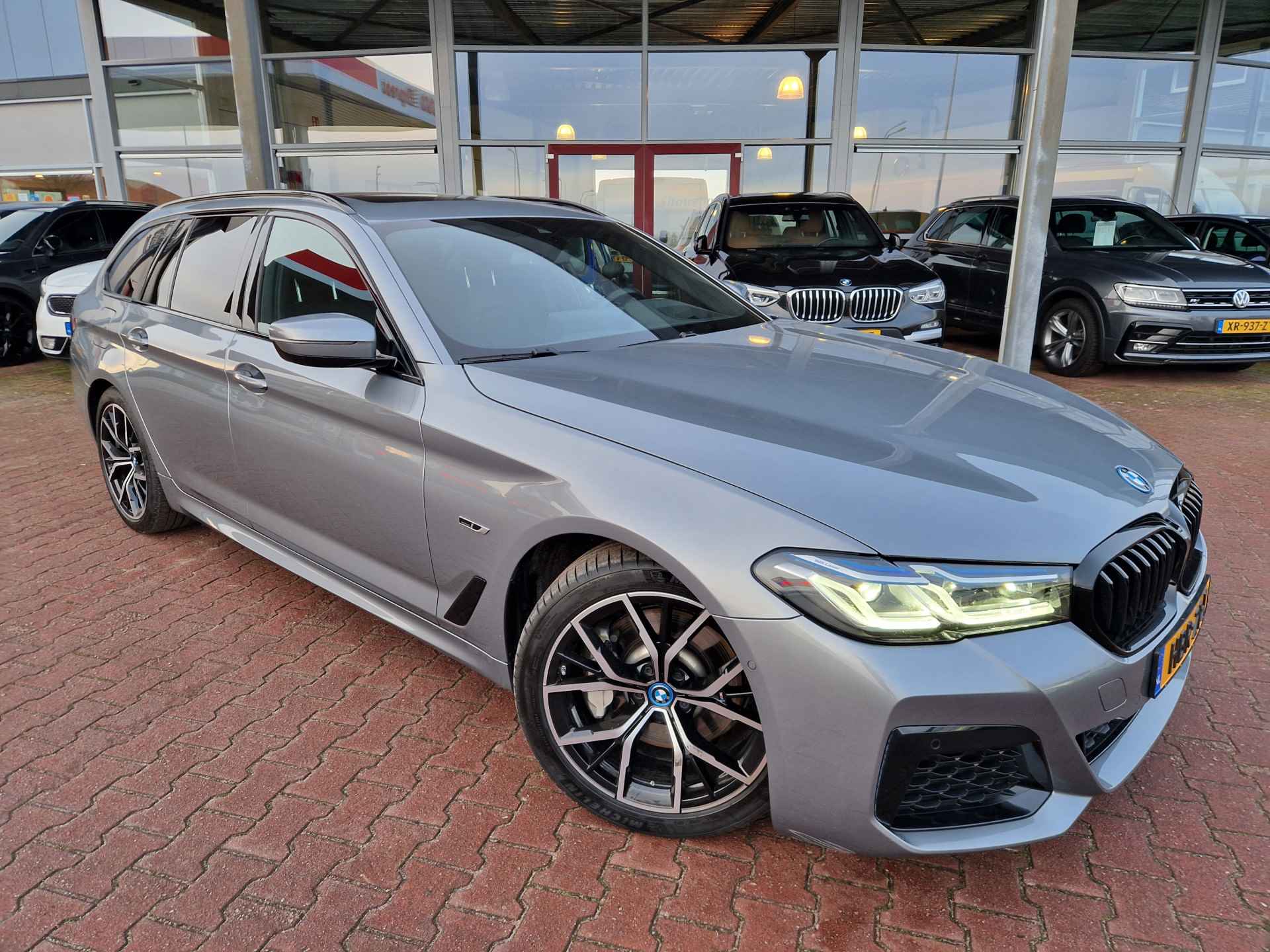 BMW 5 Serie Touring 530e Business Edition Plus Hybrid | ECC | STOELVERW | LEER | CAMERA | PANO | ELEKTR. TREKHAAK | NAVI - 3/54