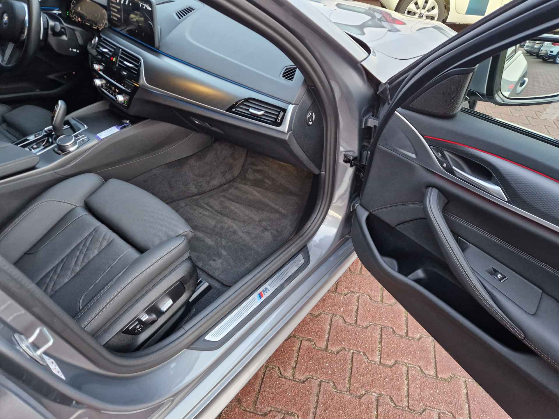 BMW 5 Serie Touring 530e Business Edition Plus Hybrid | ECC | STOELVERW | LEER | CAMERA | PANO | ELEKTR. TREKHAAK | NAVI - 20/54