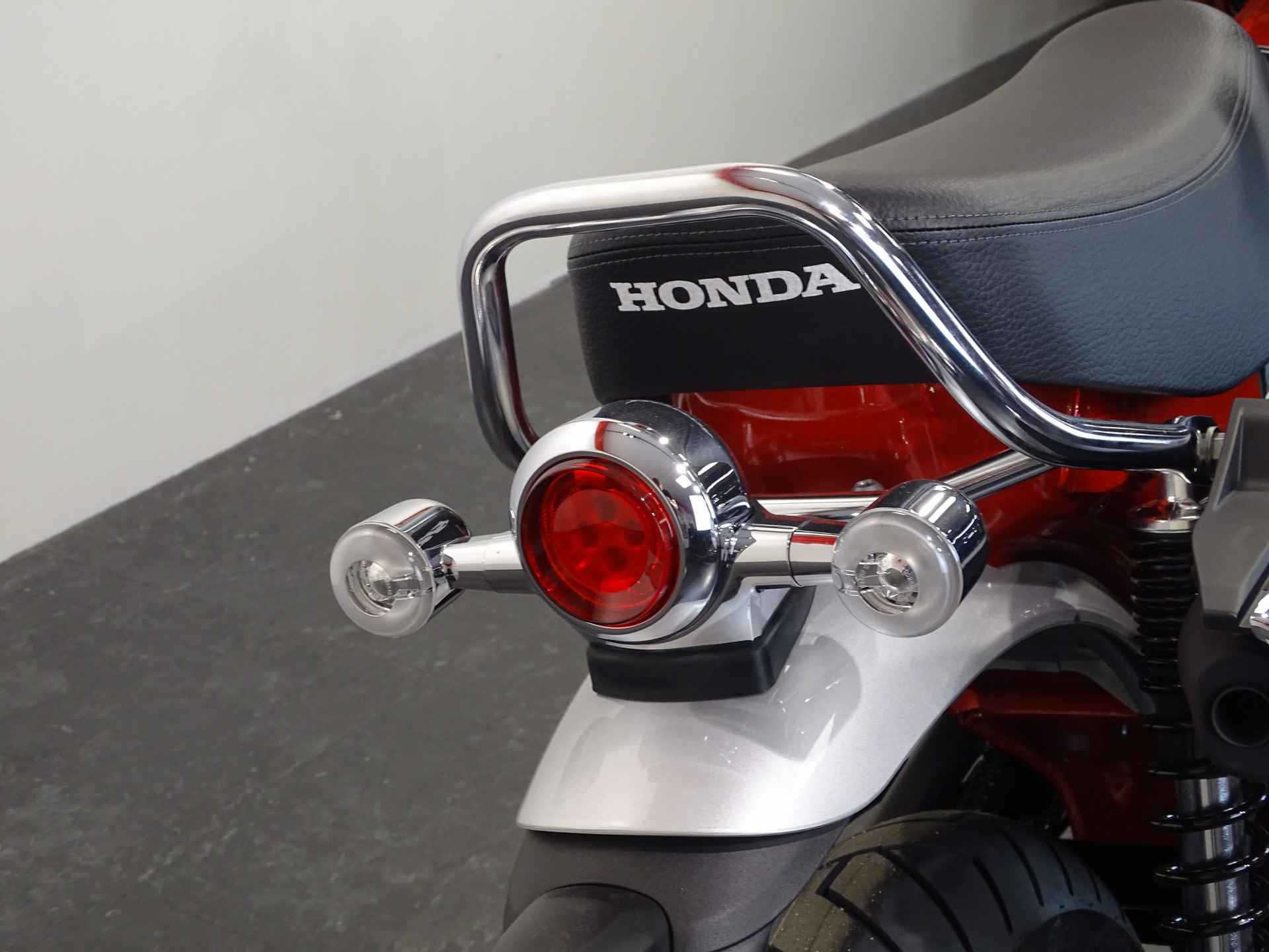 Honda DAX 125 - 8/13