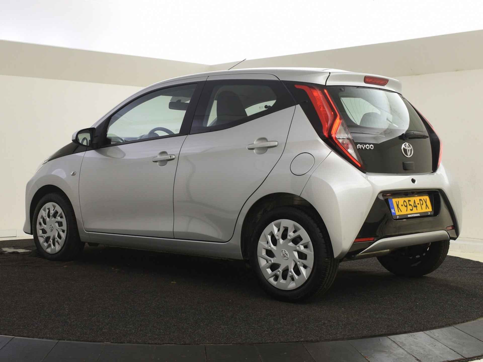 Toyota Aygo | Private lease vanaf € 309,-  1.0 VVT-i x-play | Camera - 3/26