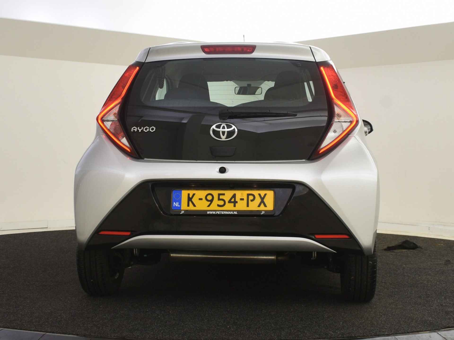 Toyota Aygo | Private lease vanaf € 309,-  1.0 VVT-i x-play | Camera - 9/26