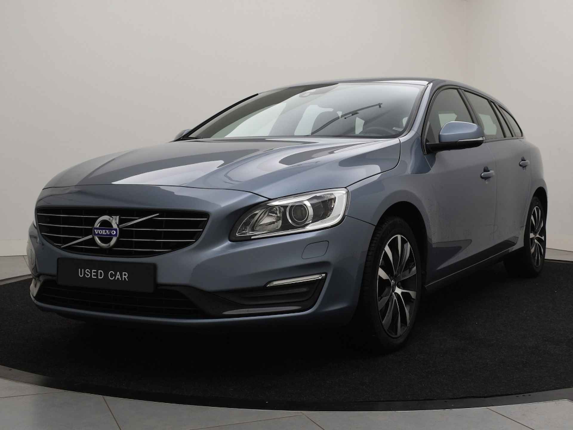 Volvo V60 T2 AUT(6) POLAR+ DYNAMIC 17INCH SPORTSTOELEN NAVI XENON STOELVER - 2/33