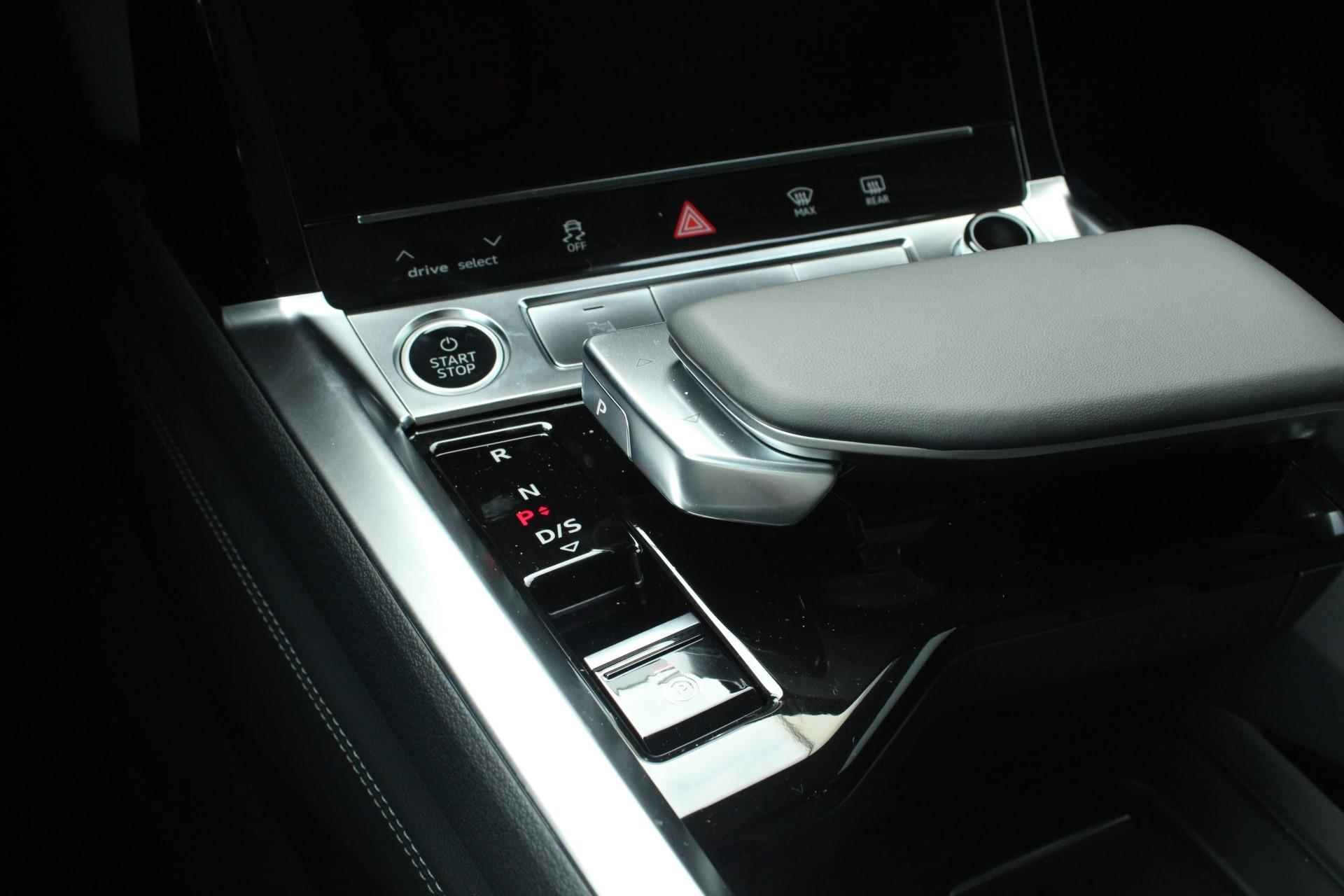 Audi Q8 e-tron 50 quattro 340pk Advanced Edition 95 kWh | Extra Getint Glas | LMV 20'' - 38/52