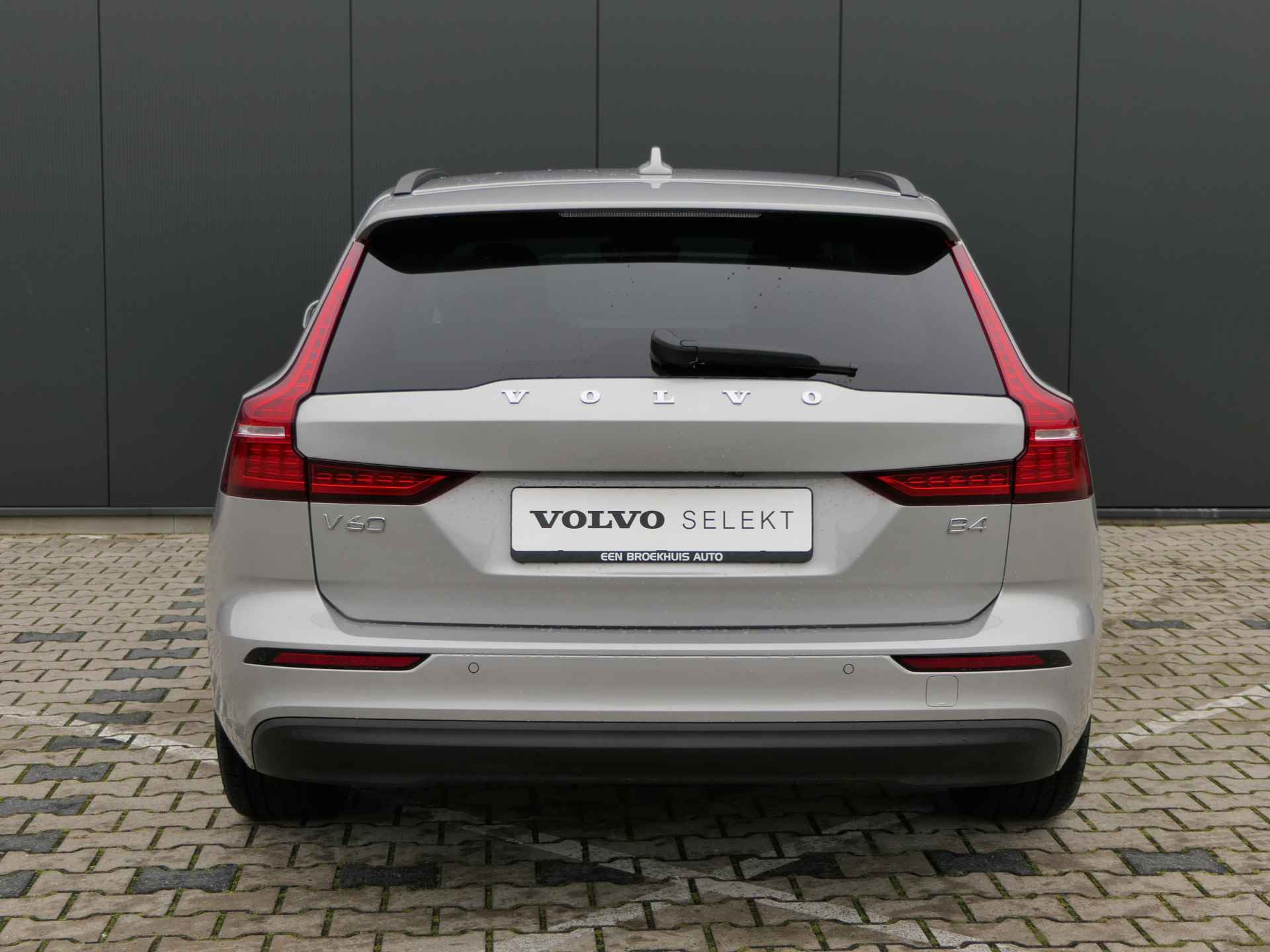 Volvo V60 B4 |Adaptive Cruise | Camera | 18" | Trekhaak | All Season banden | Navigatie - 31/38