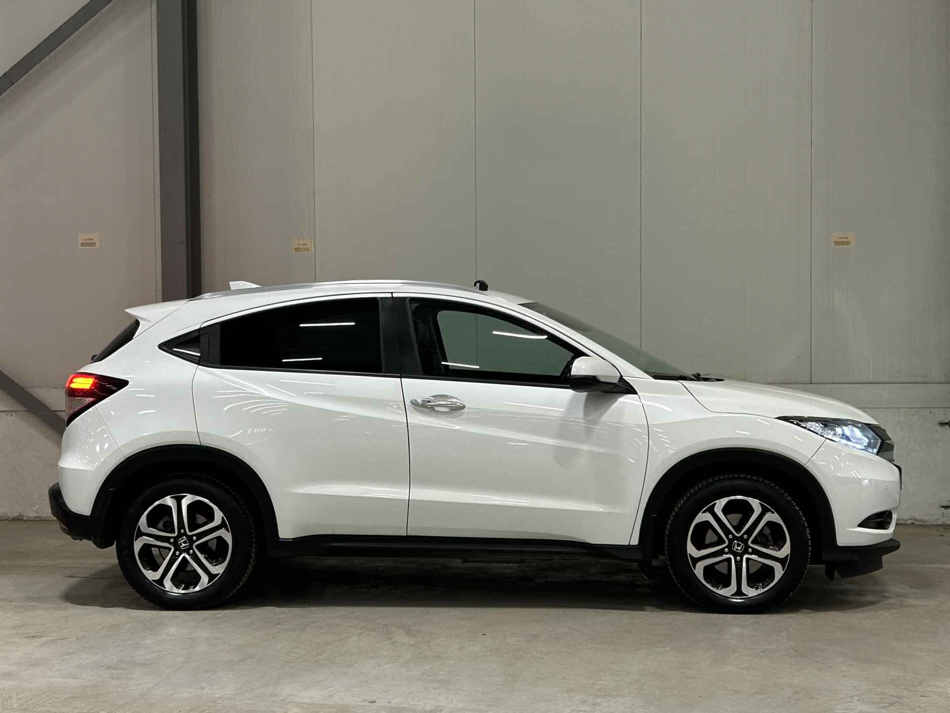 Honda HR-V 1.5 i-VTEC Executive | Trekhaak | Panoramadak | Keyless | Camera | LED | NAV | - 4/35