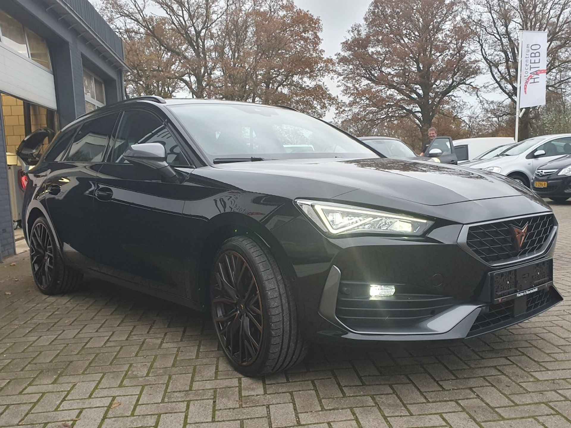 CUPRA Leon 1.4 E-HYBRID Performance Navi Cam Sport Black Line Apple - 8/46