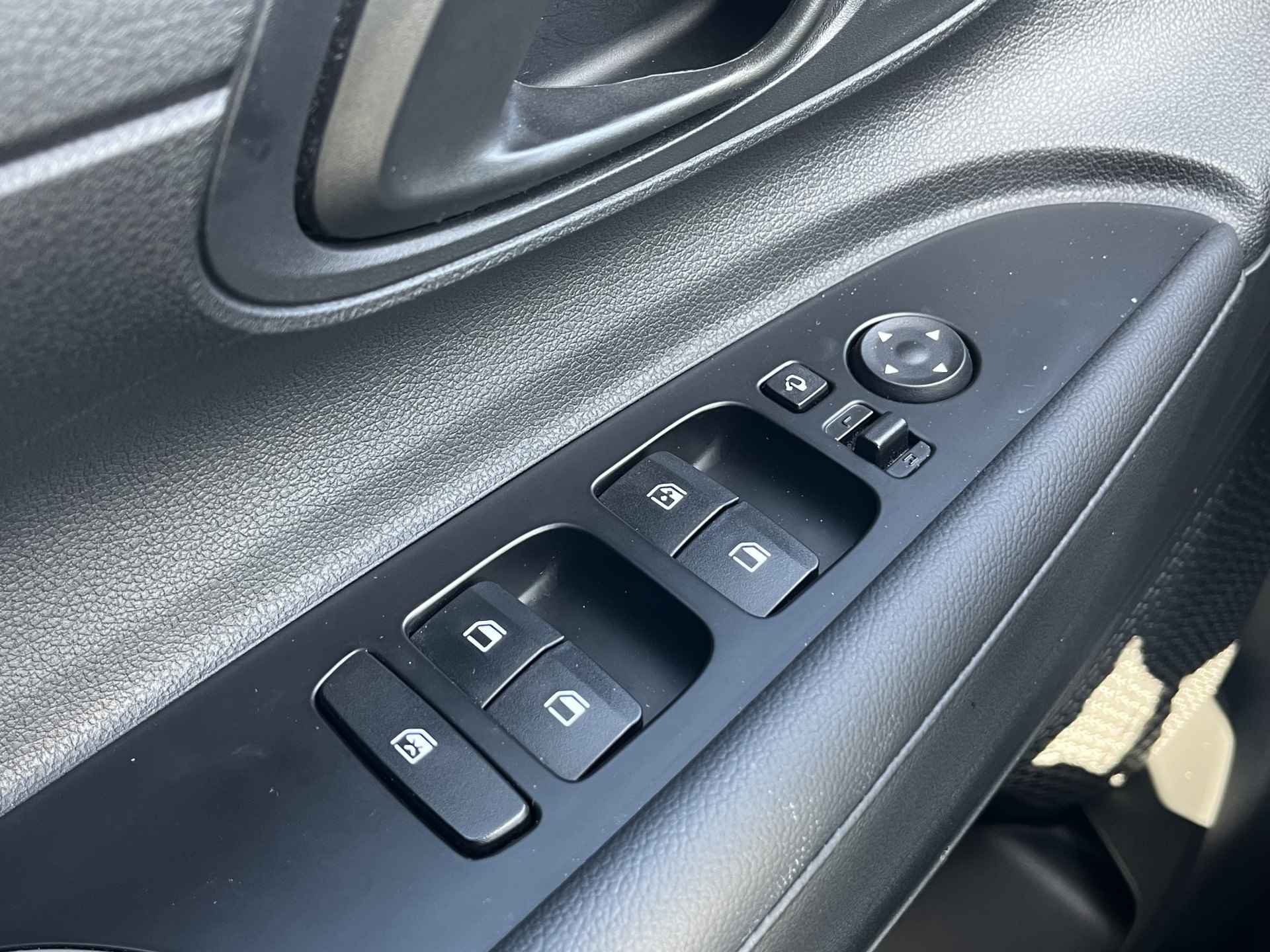 Hyundai i20 1.0 T-GDI Comfort | Camera | Apple Carplay | Zwart Dak - 18/37